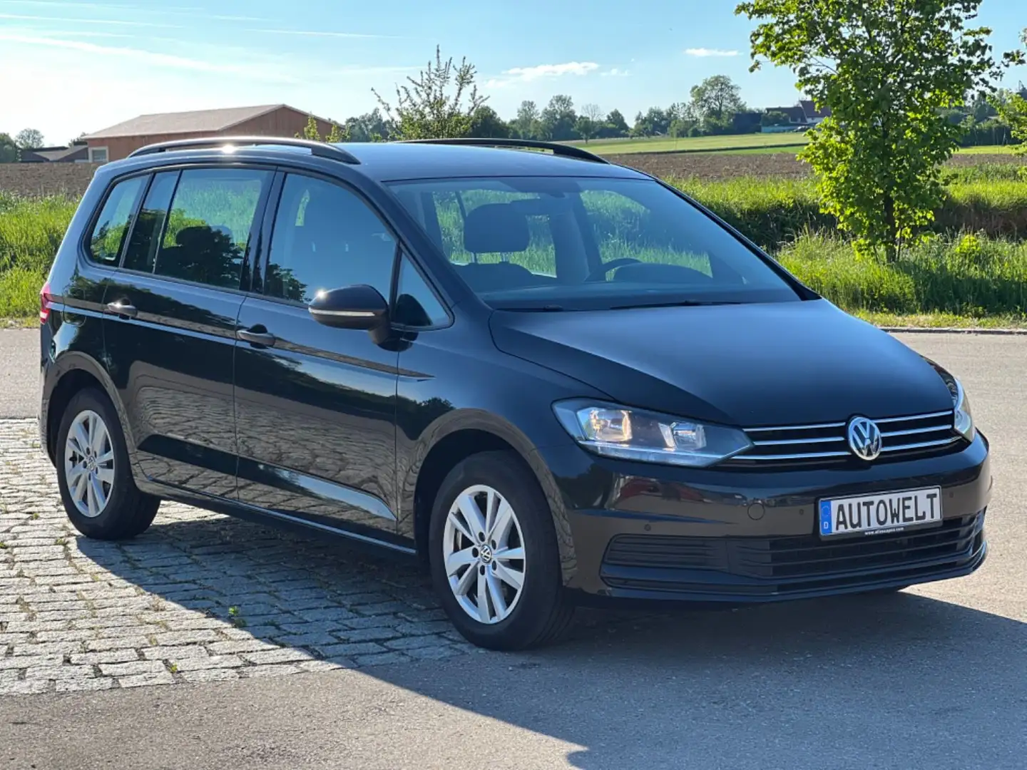 Volkswagen Touran Com.2,0TDI DSG ACC Navi Zwart - 2