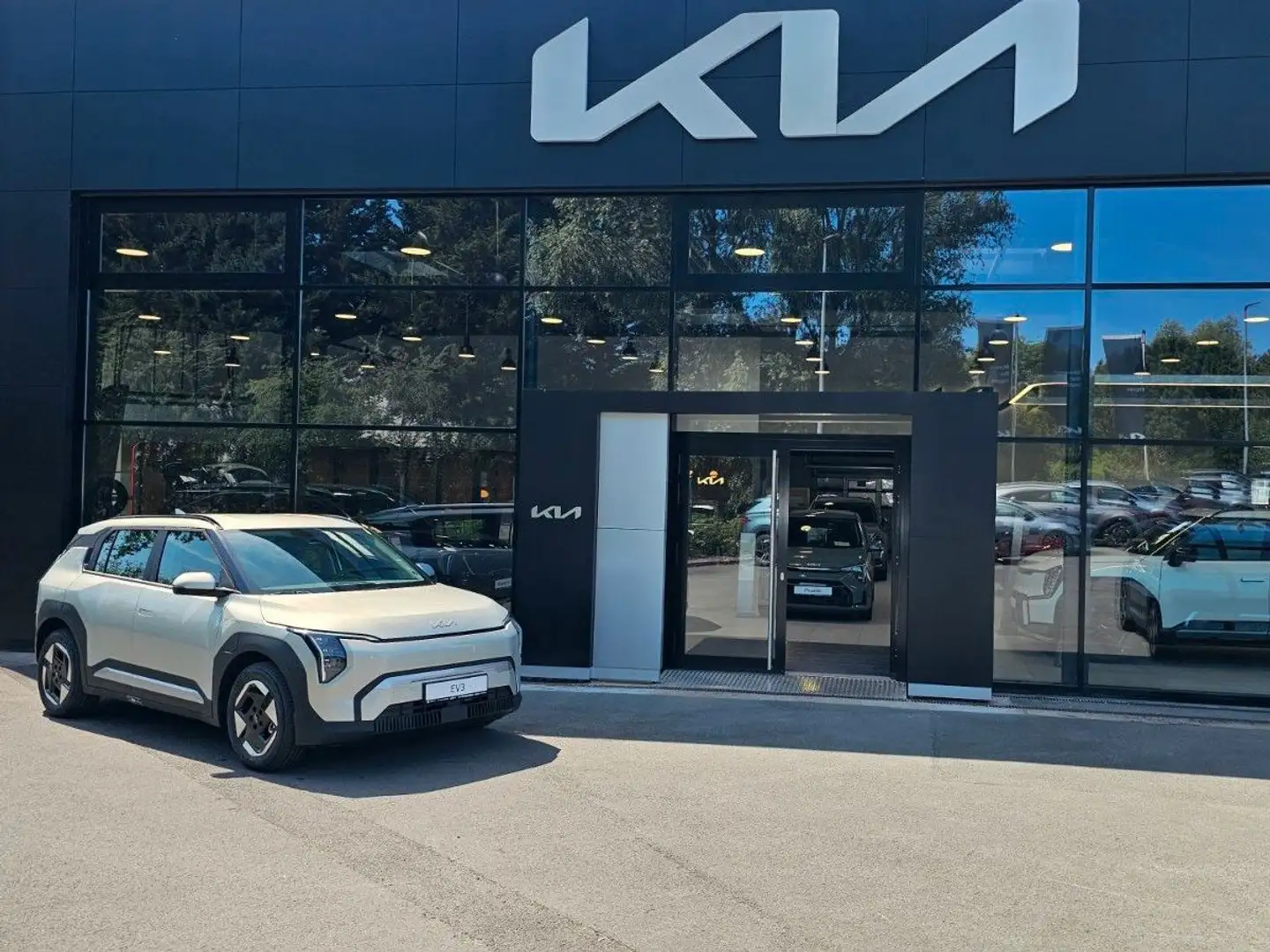 Kia EV3 150 kW Air*WP*Navi*LED* Argent - 1