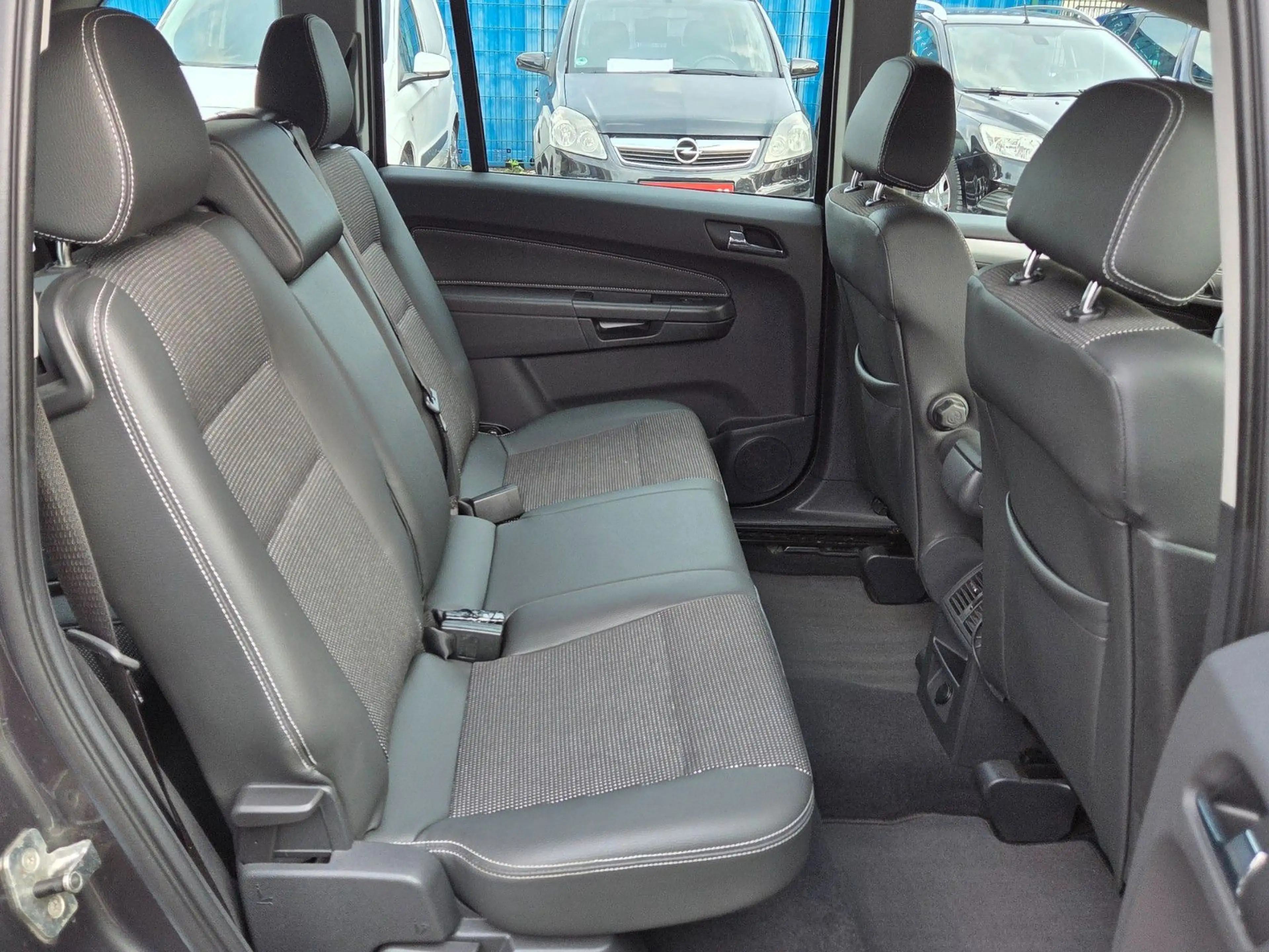 Opel Zafira B Innovation*1.HAND*TÜVNEU*XENON*LEDER — photo 13