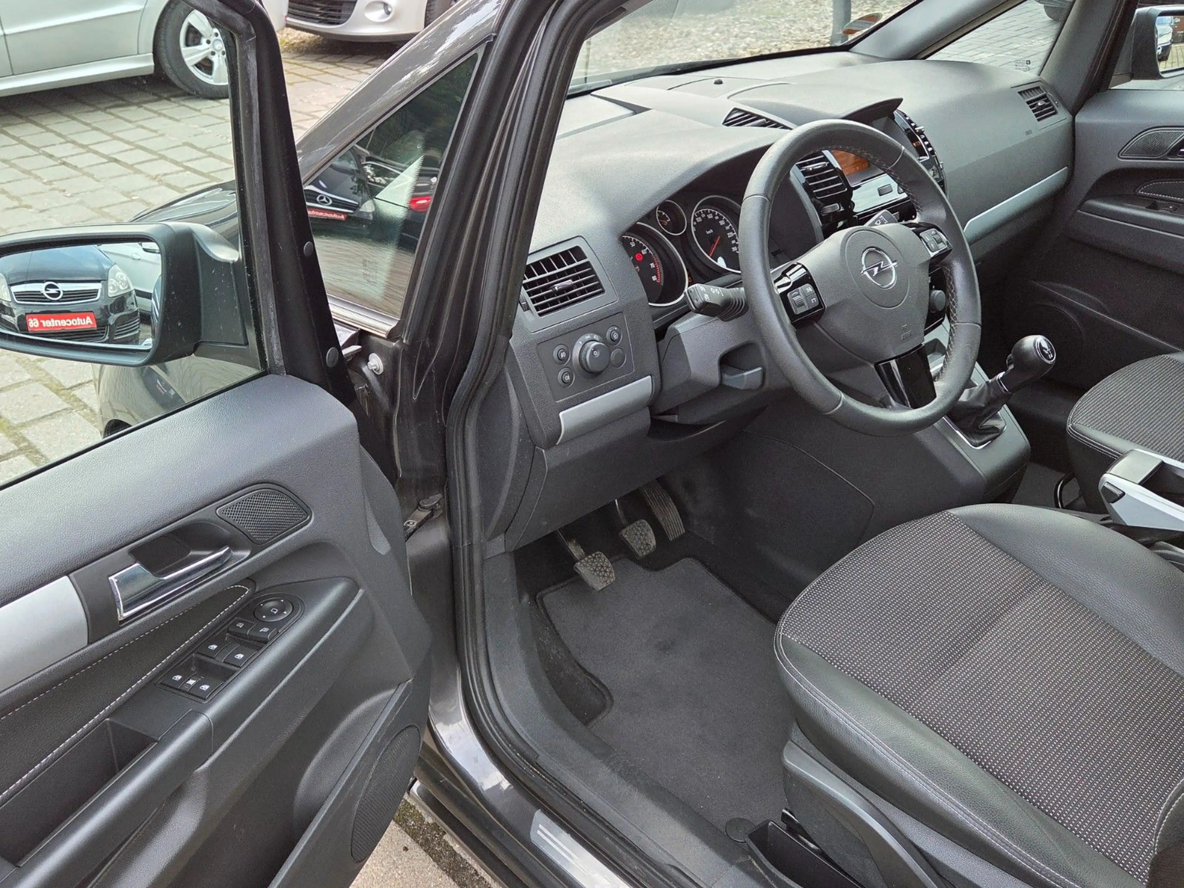 Opel Zafira B Innovation*1.HAND*TÜVNEU*XENON*LEDER — photo 12