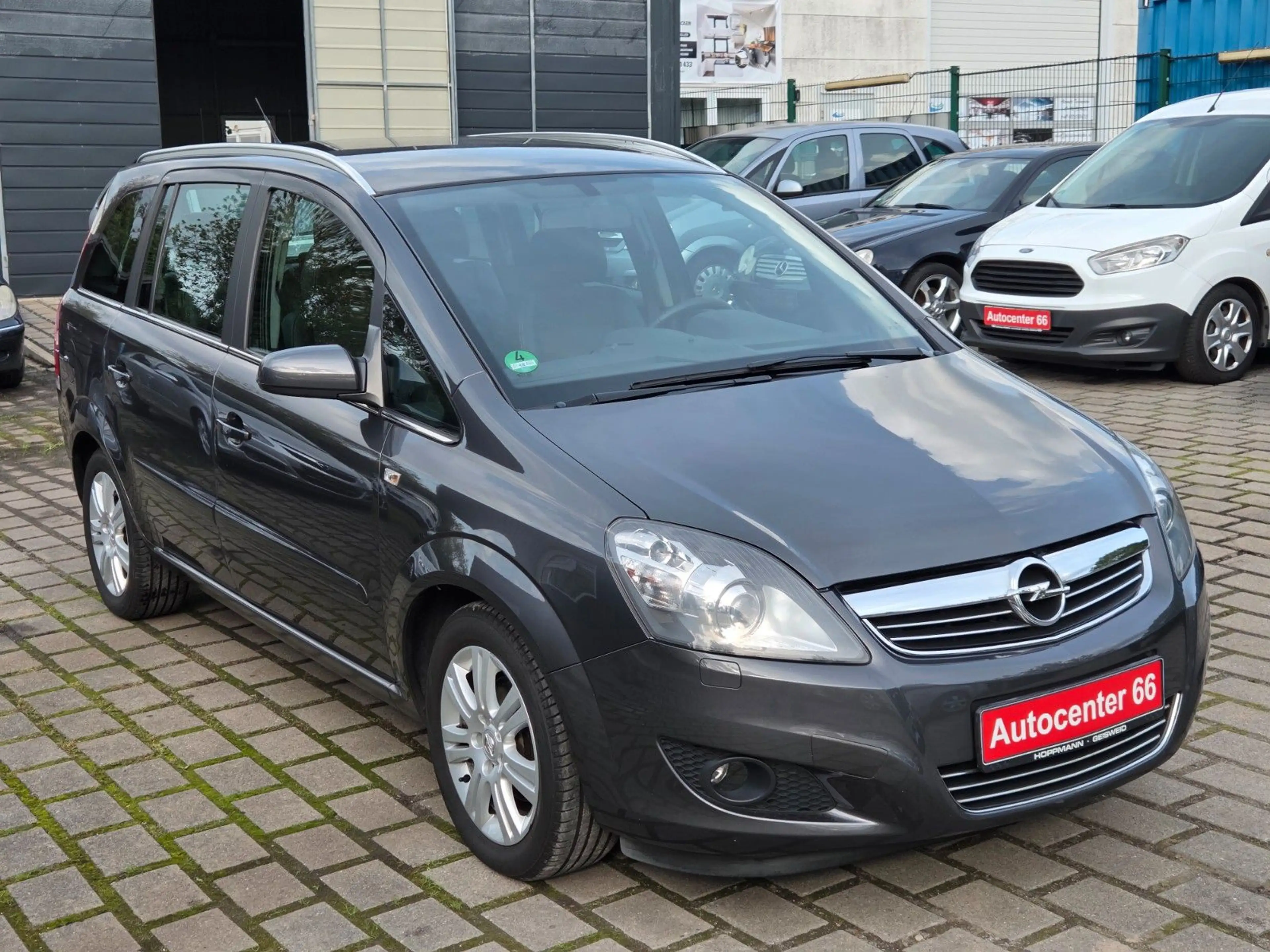 Opel Zafira B Innovation*1.HAND*TÜVNEU*XENON*LEDER — photo 3