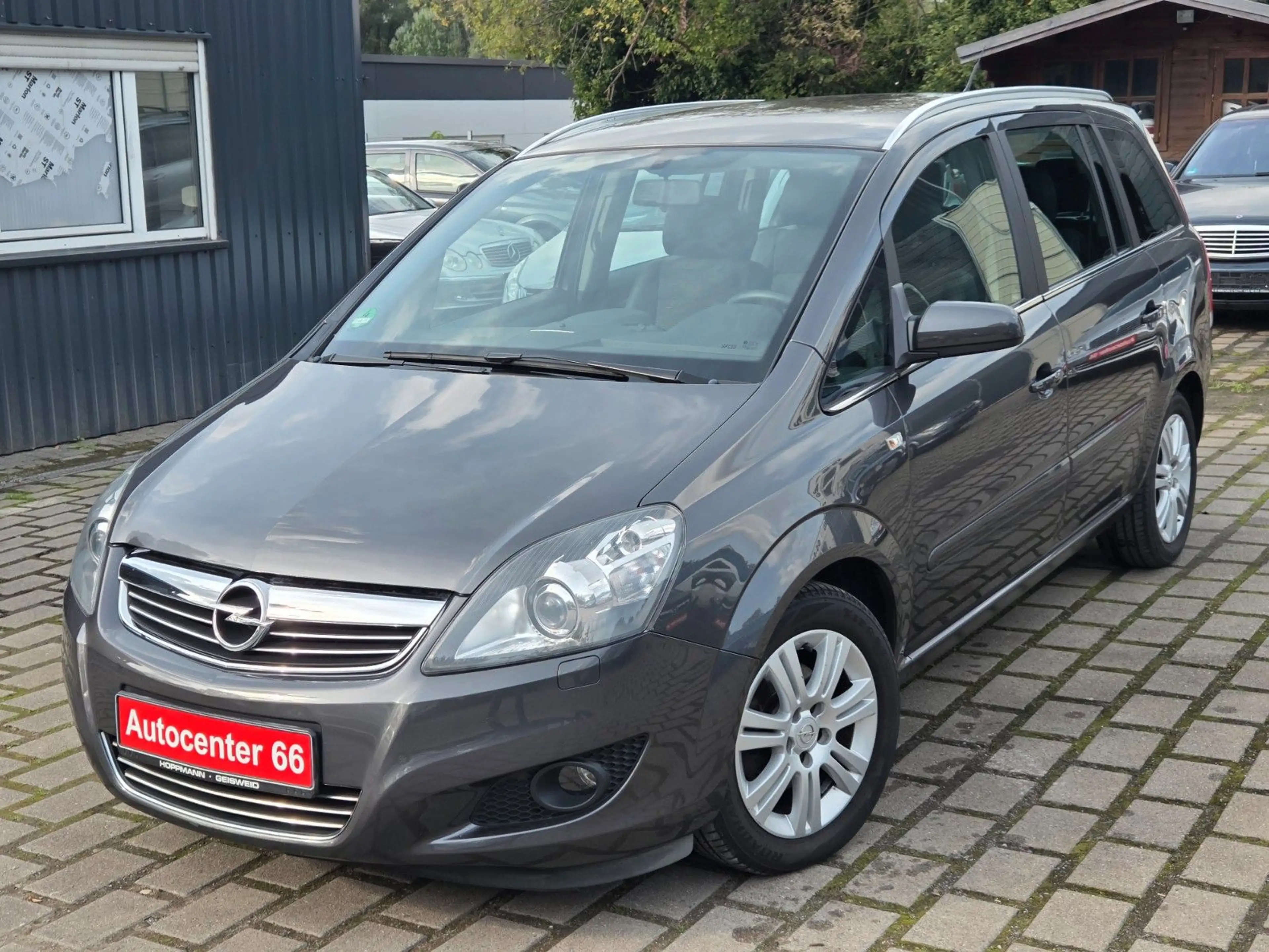 Opel Zafira B Innovation*1.HAND*TÜVNEU*XENON*LEDER