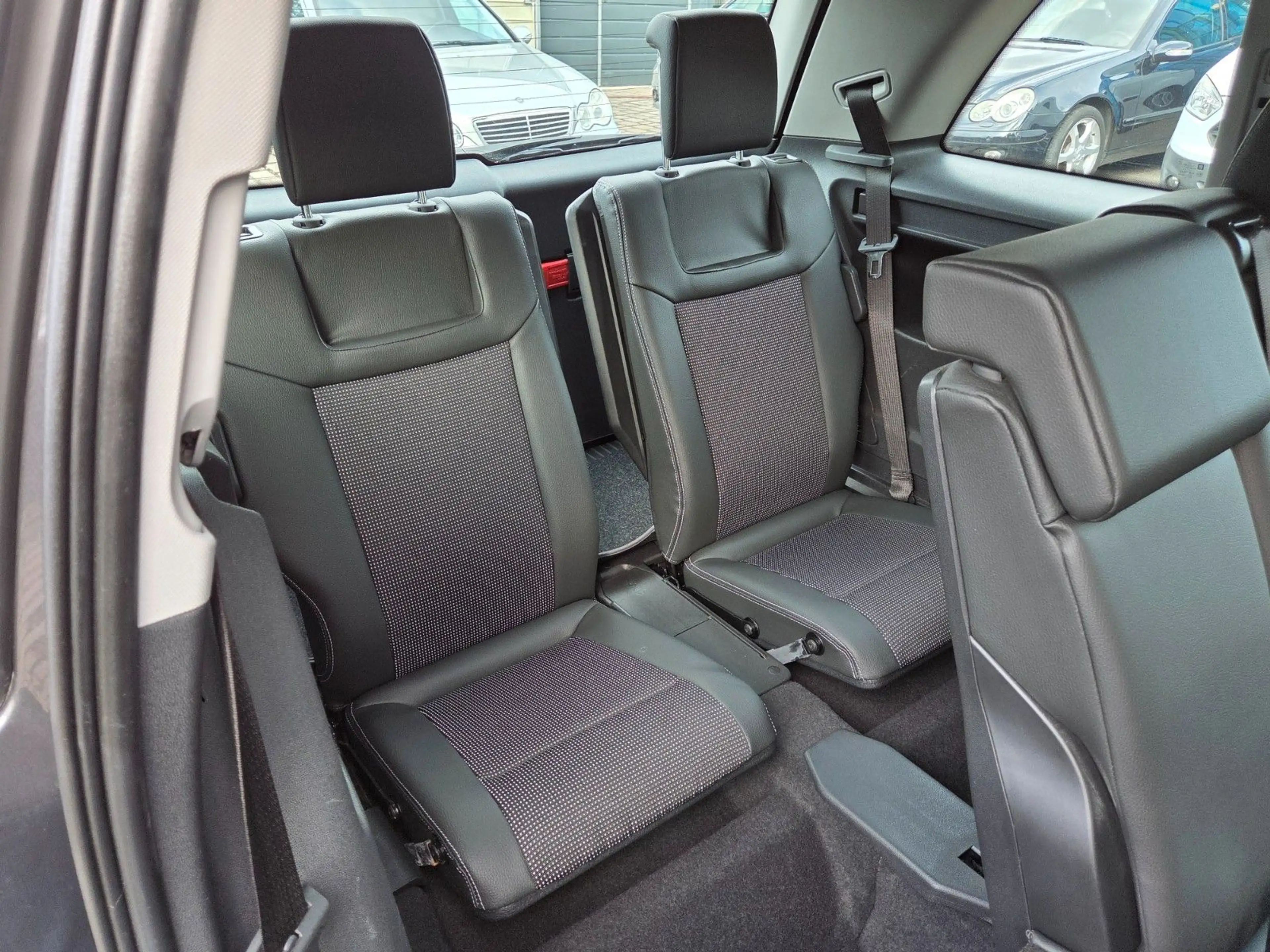 Opel Zafira B Innovation*1.HAND*TÜVNEU*XENON*LEDER — photo 22