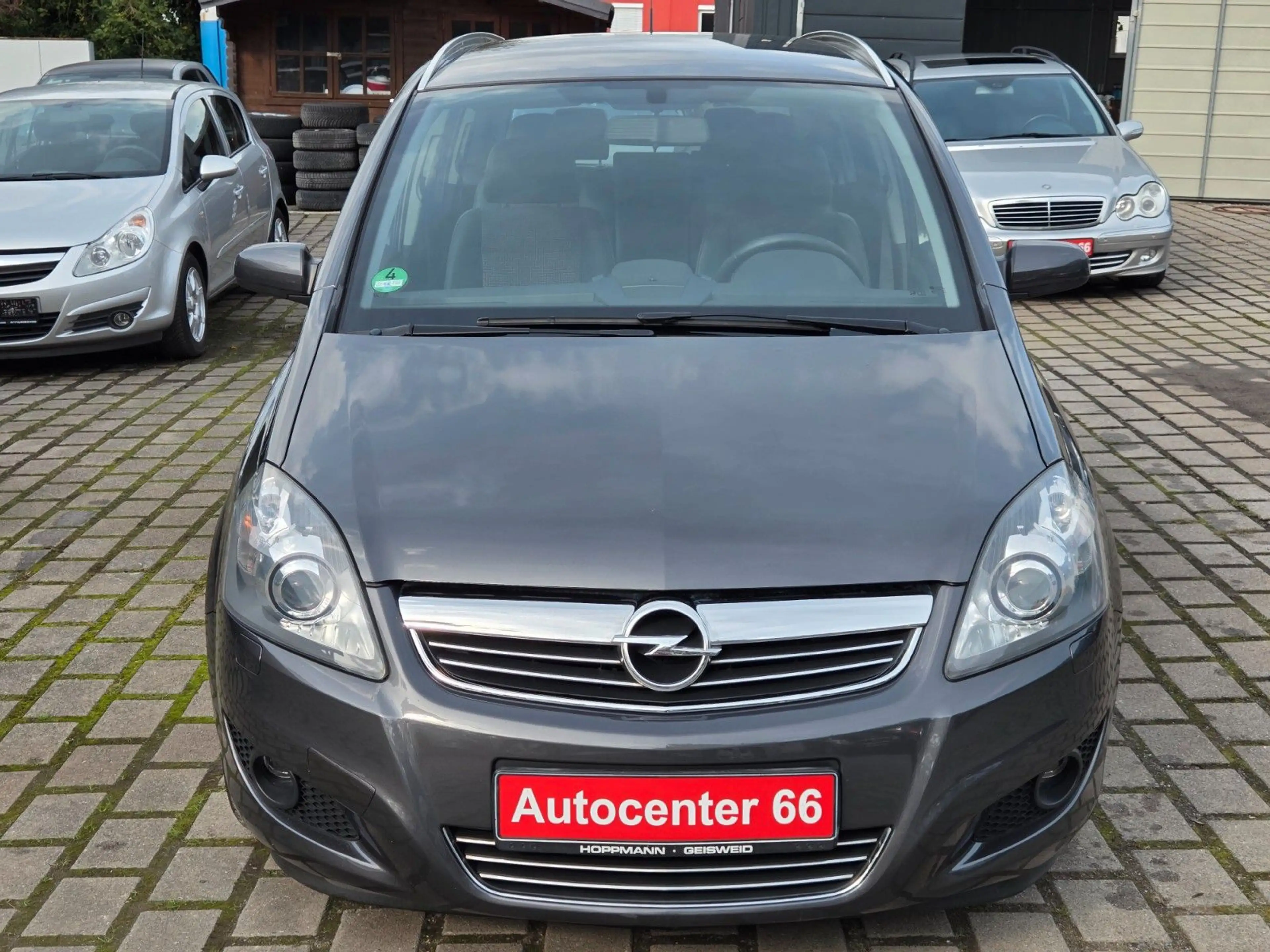 Opel Zafira B Innovation*1.HAND*TÜVNEU*XENON*LEDER — photo 2