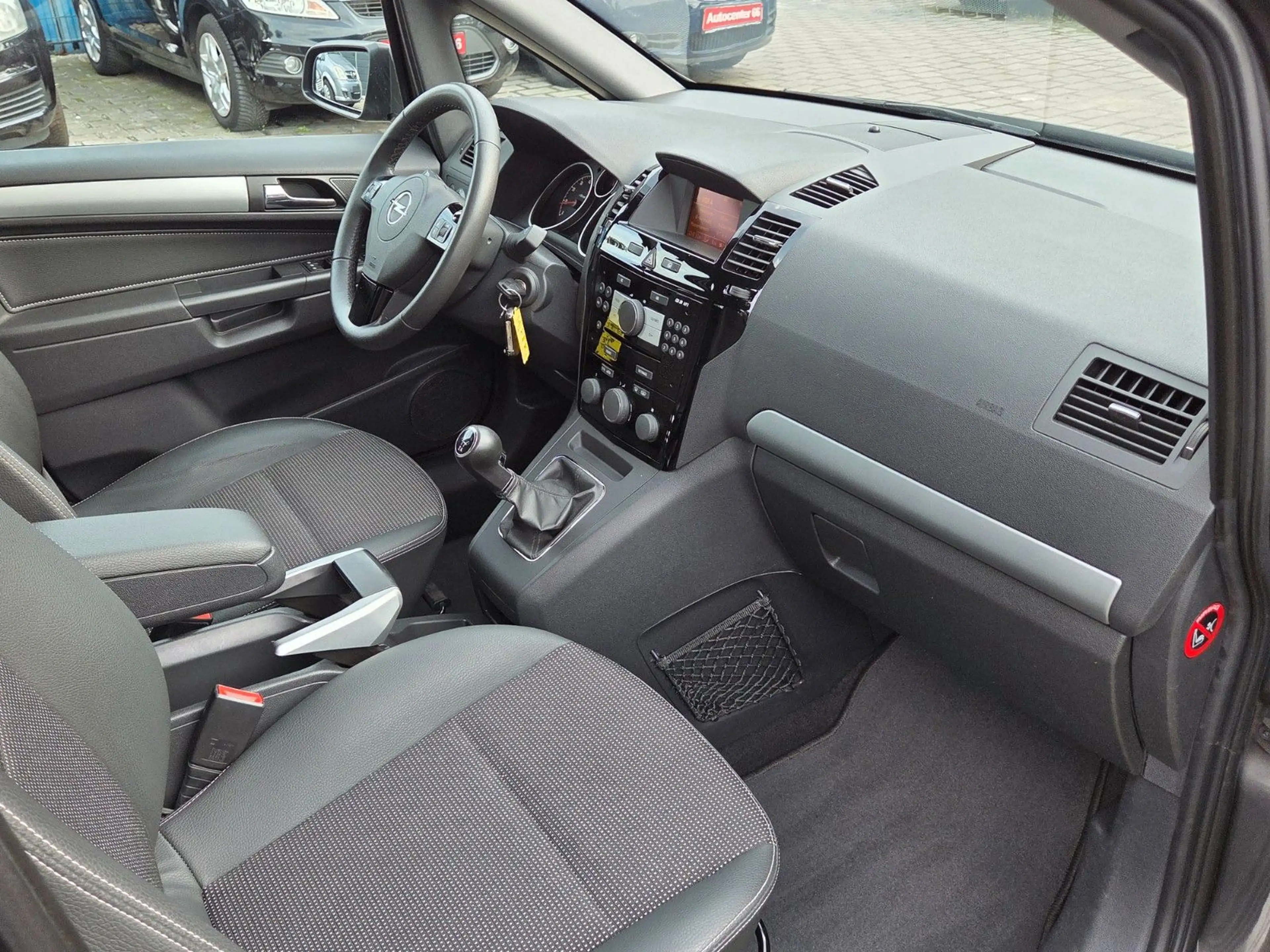 Opel Zafira B Innovation*1.HAND*TÜVNEU*XENON*LEDER — photo 17