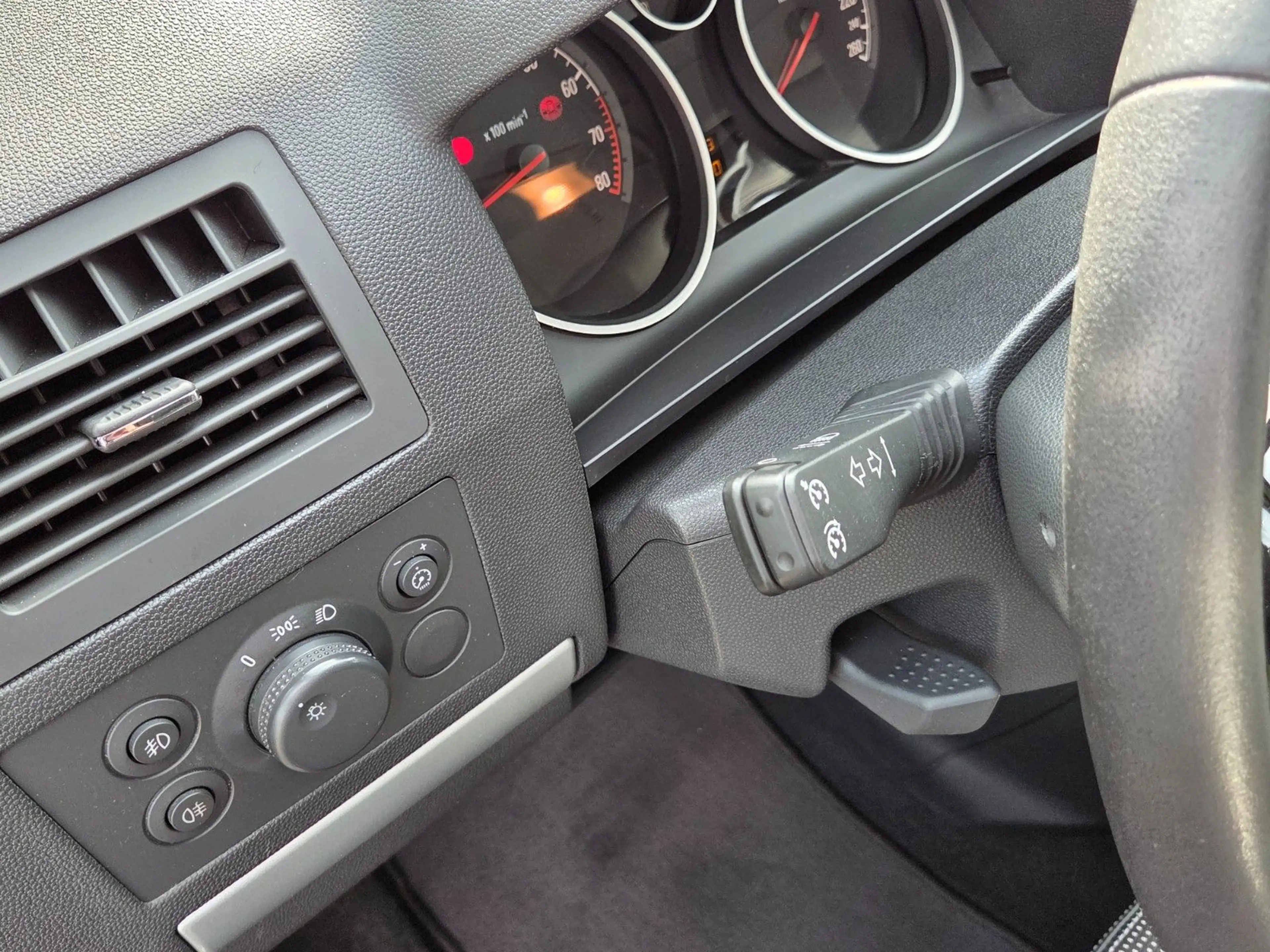 Opel Zafira B Innovation*1.HAND*TÜVNEU*XENON*LEDER — photo 24