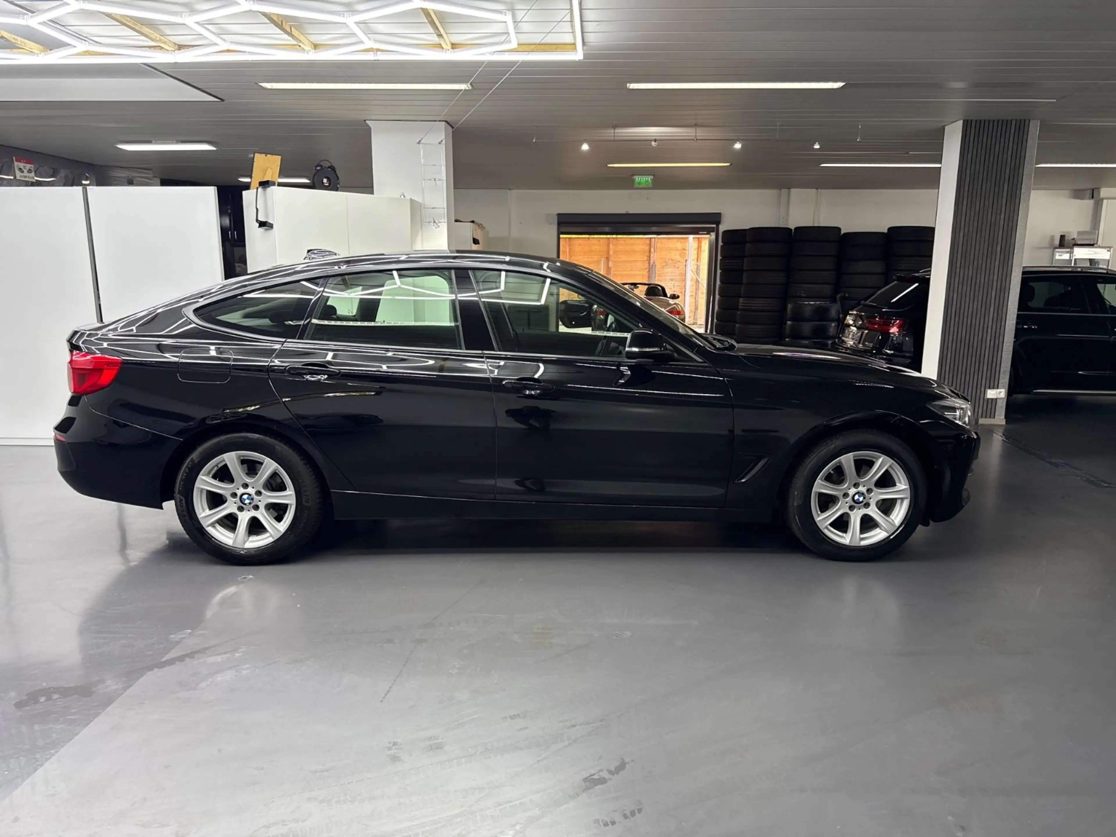 BMW 318 3 Gran Turismo 318 d Advantage — photo 4