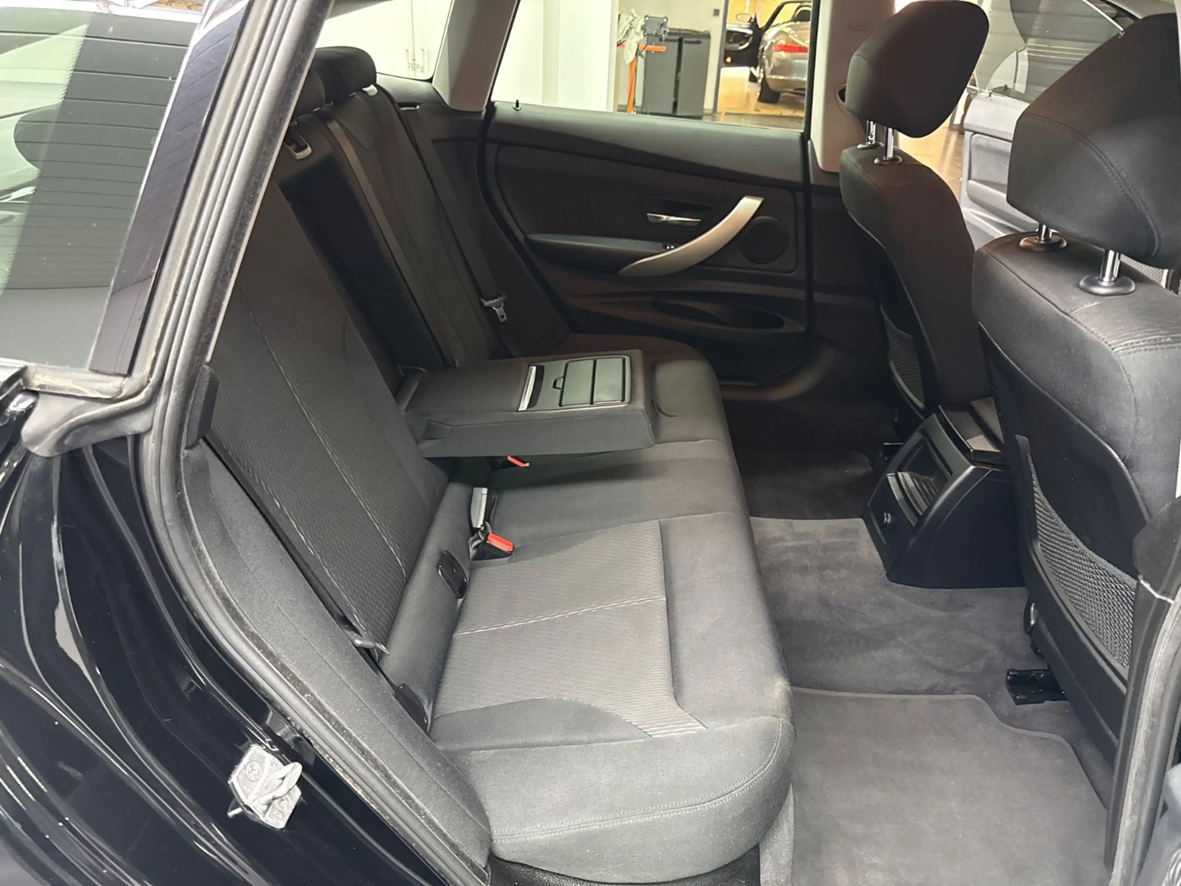 BMW 318 3 Gran Turismo 318 d Advantage — photo 13
