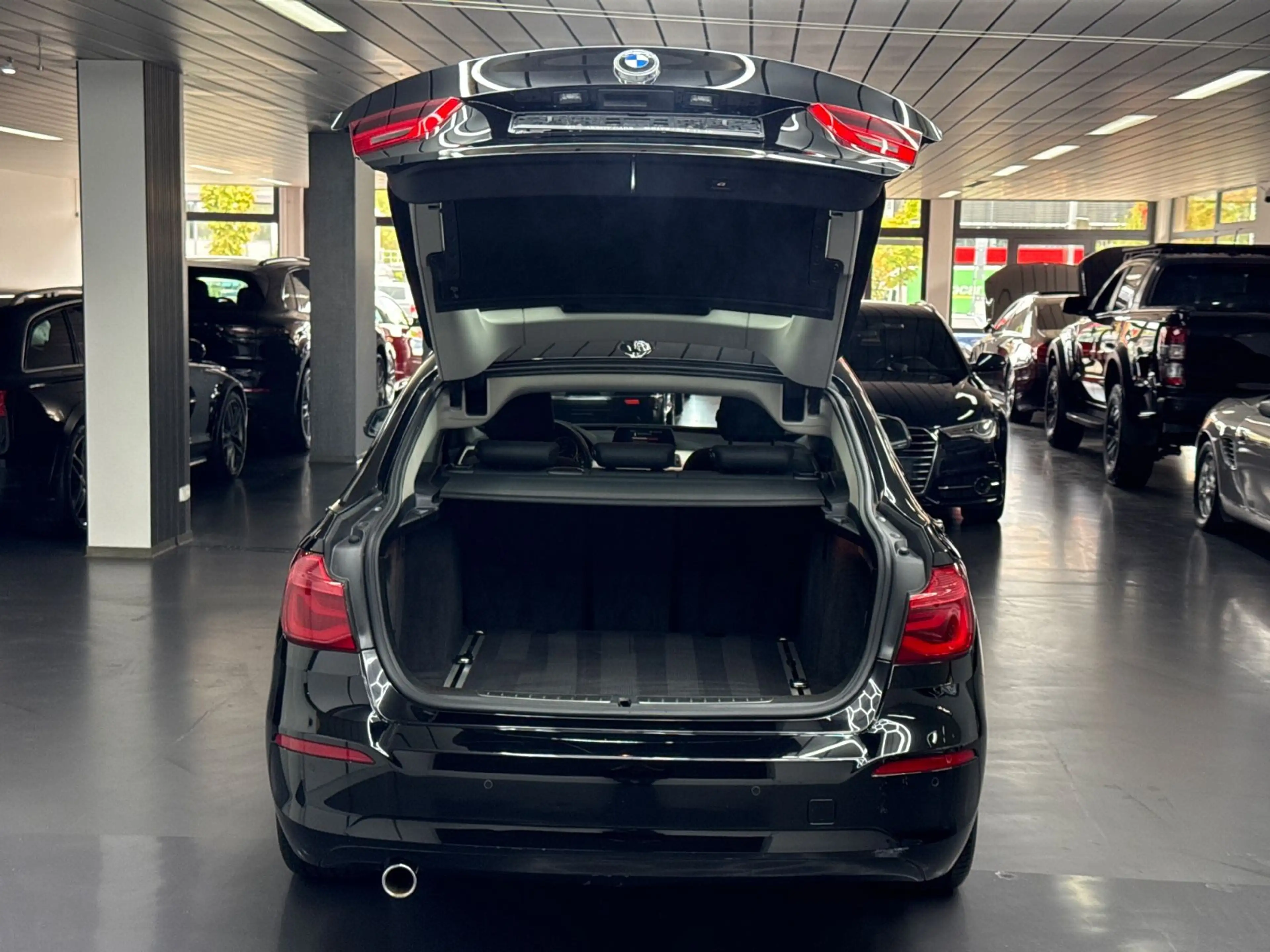 BMW 318 3 Gran Turismo 318 d Advantage — photo 9
