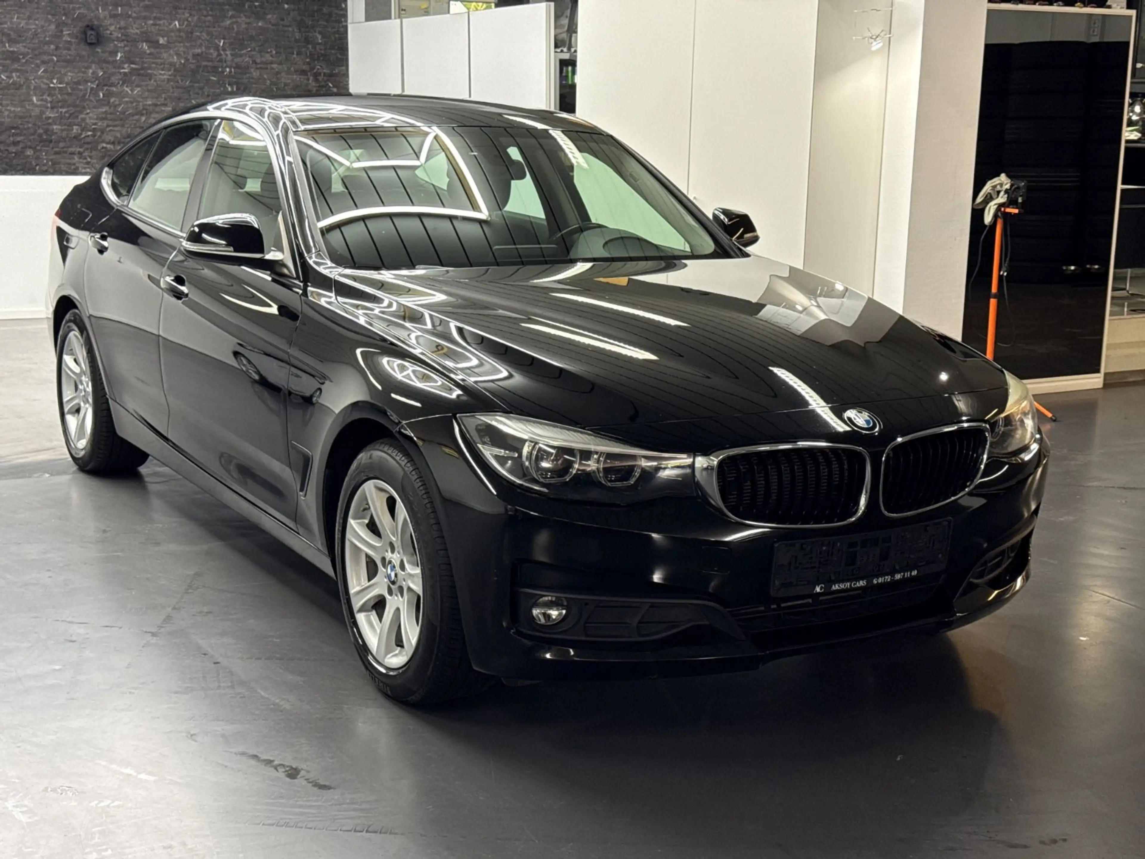 BMW 318 3 Gran Turismo 318 d Advantage — photo 2