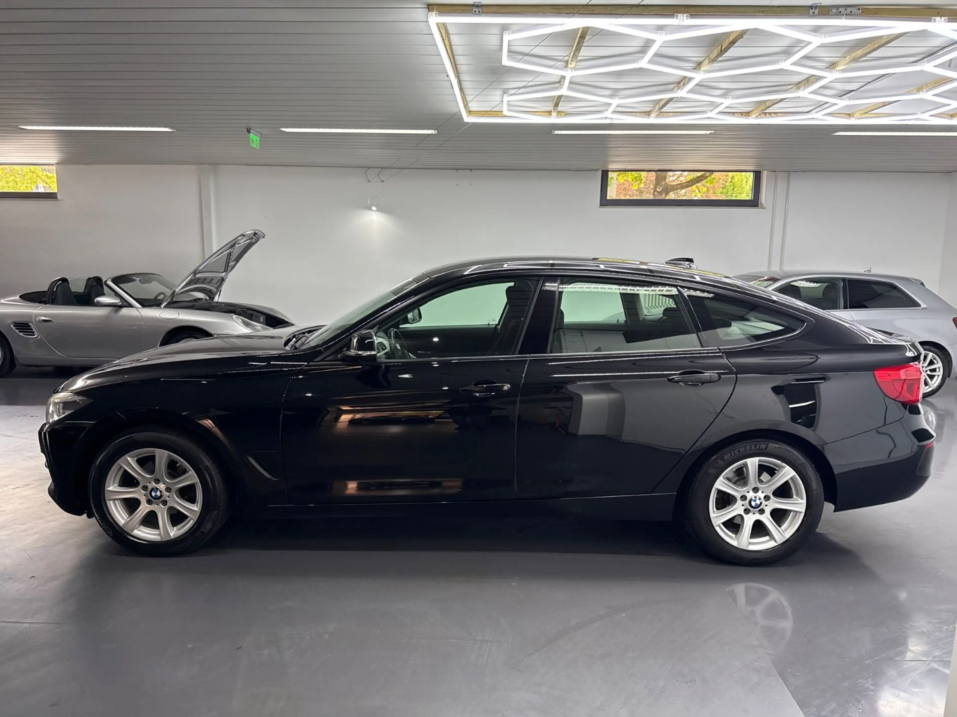 BMW 318 3 Gran Turismo 318 d Advantage — photo 5