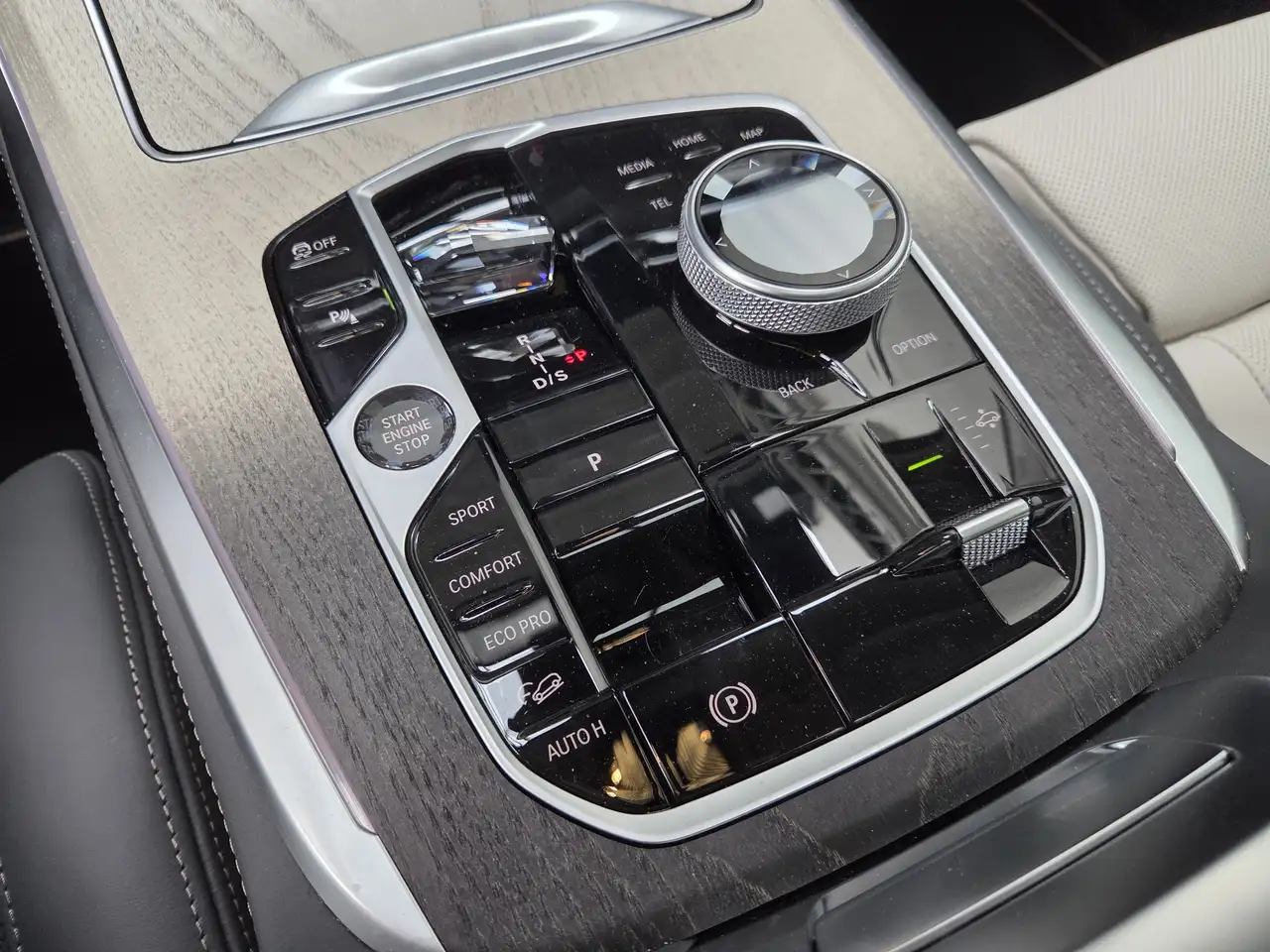 BMW X7 xDr40d DrivePro 6Seats B&W Kristal ACC UPE149 11
