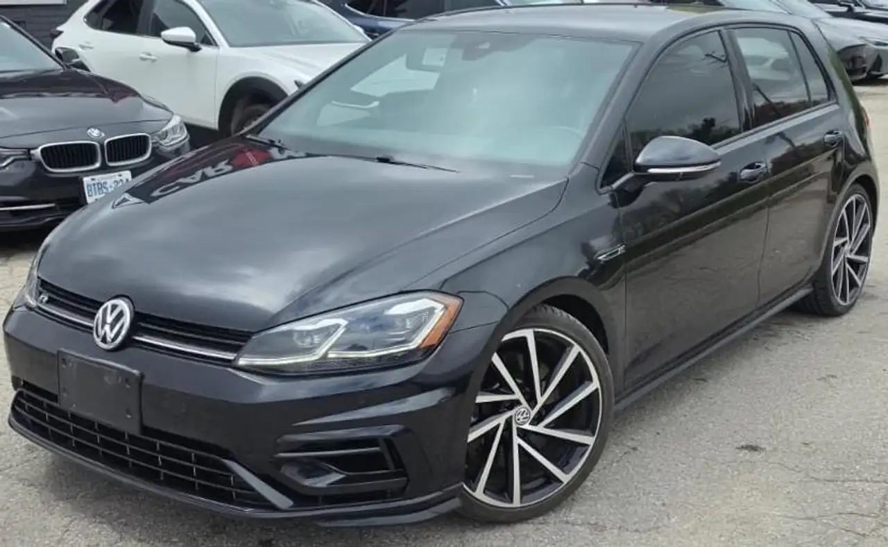 Volkswagen Golf R снимка Volkswagen Golf R