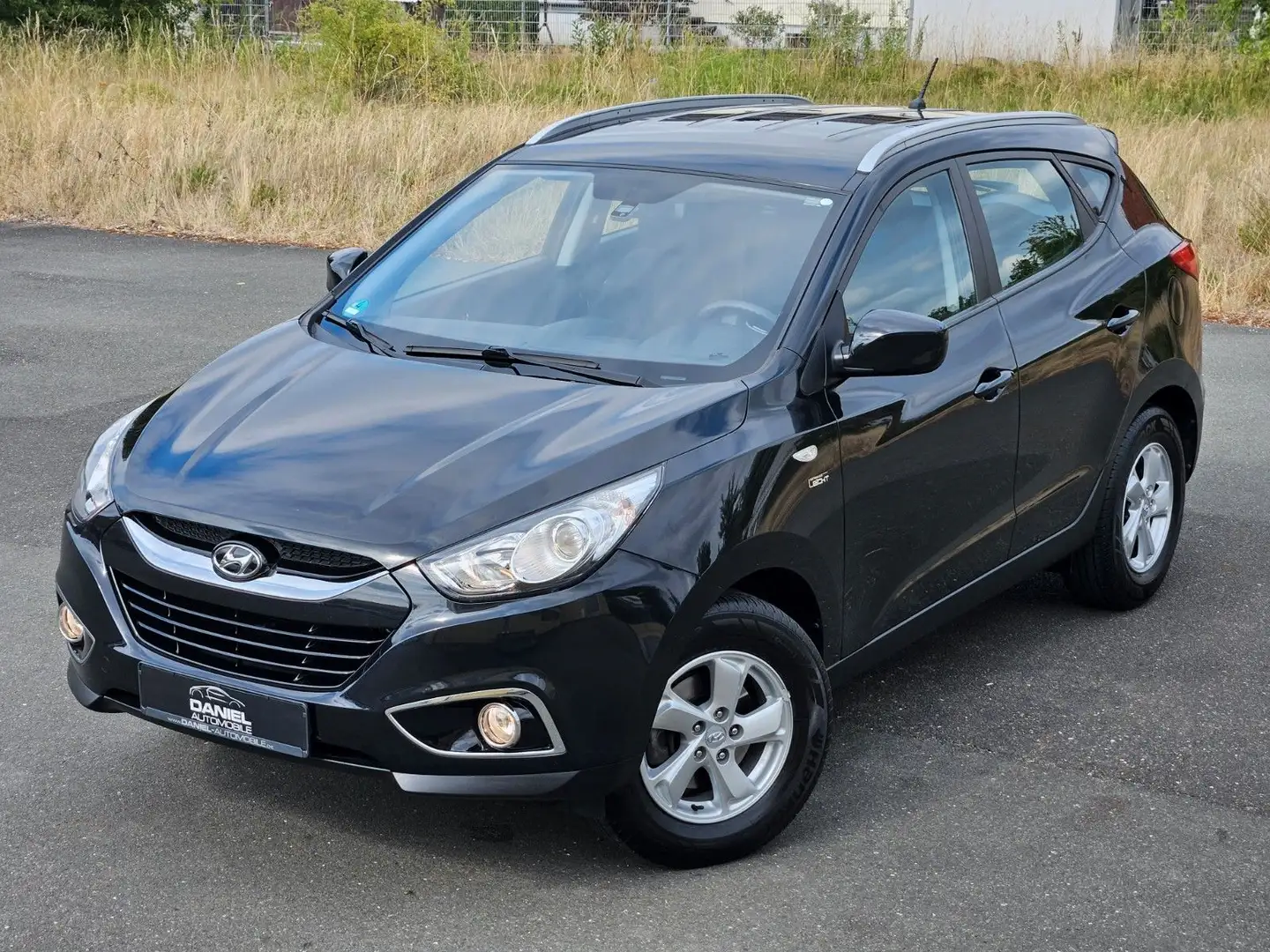 Hyundai iX35 2.0 Comfort 2WD 1.HAND+KLIMA+ALU+ crna - 2
