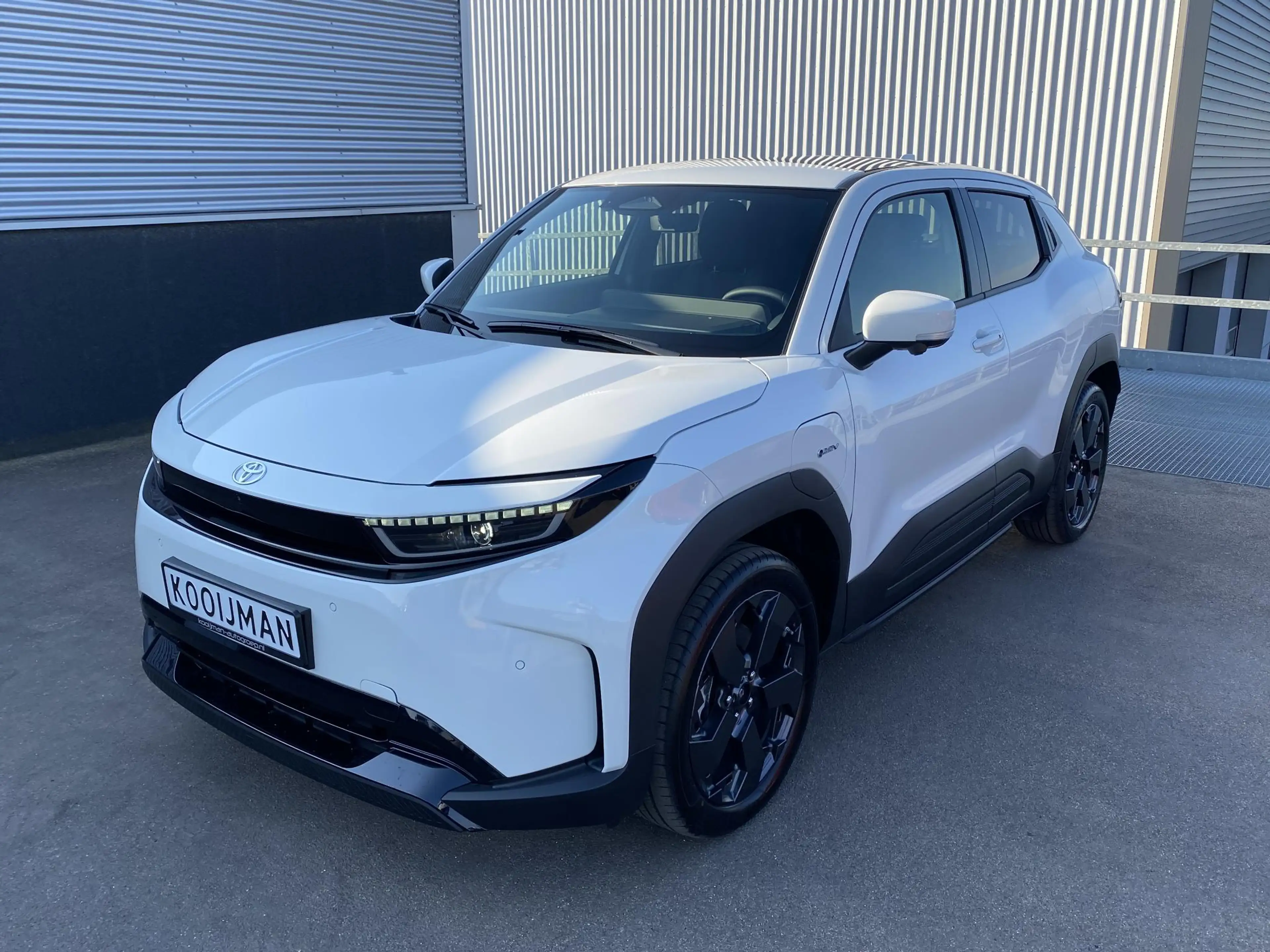 Toyota Urban Cruiser Executive 61 kWh Nieuw! Panoramadak, 360° camea, n — photo 3