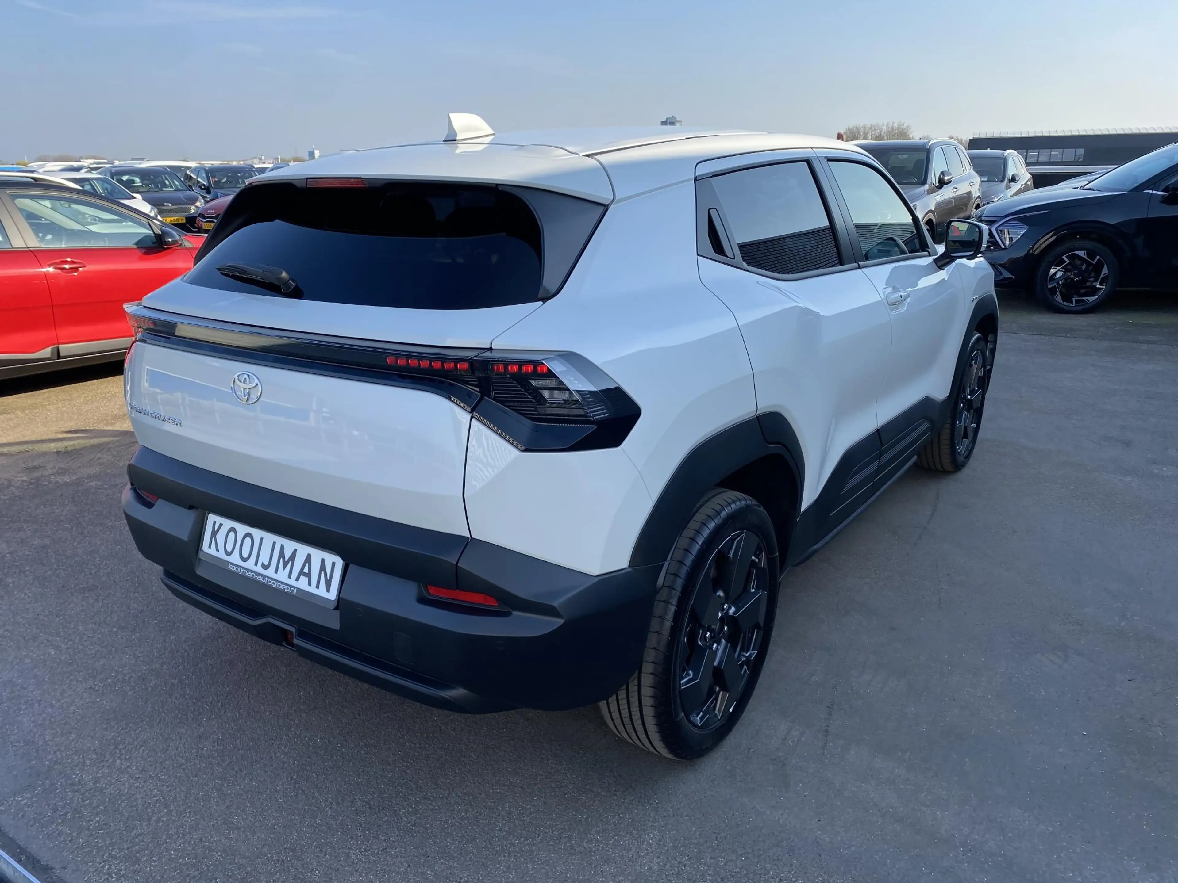 Toyota Urban Cruiser Executive 61 kWh Nieuw! Panoramadak, 360° camea, n — photo 12