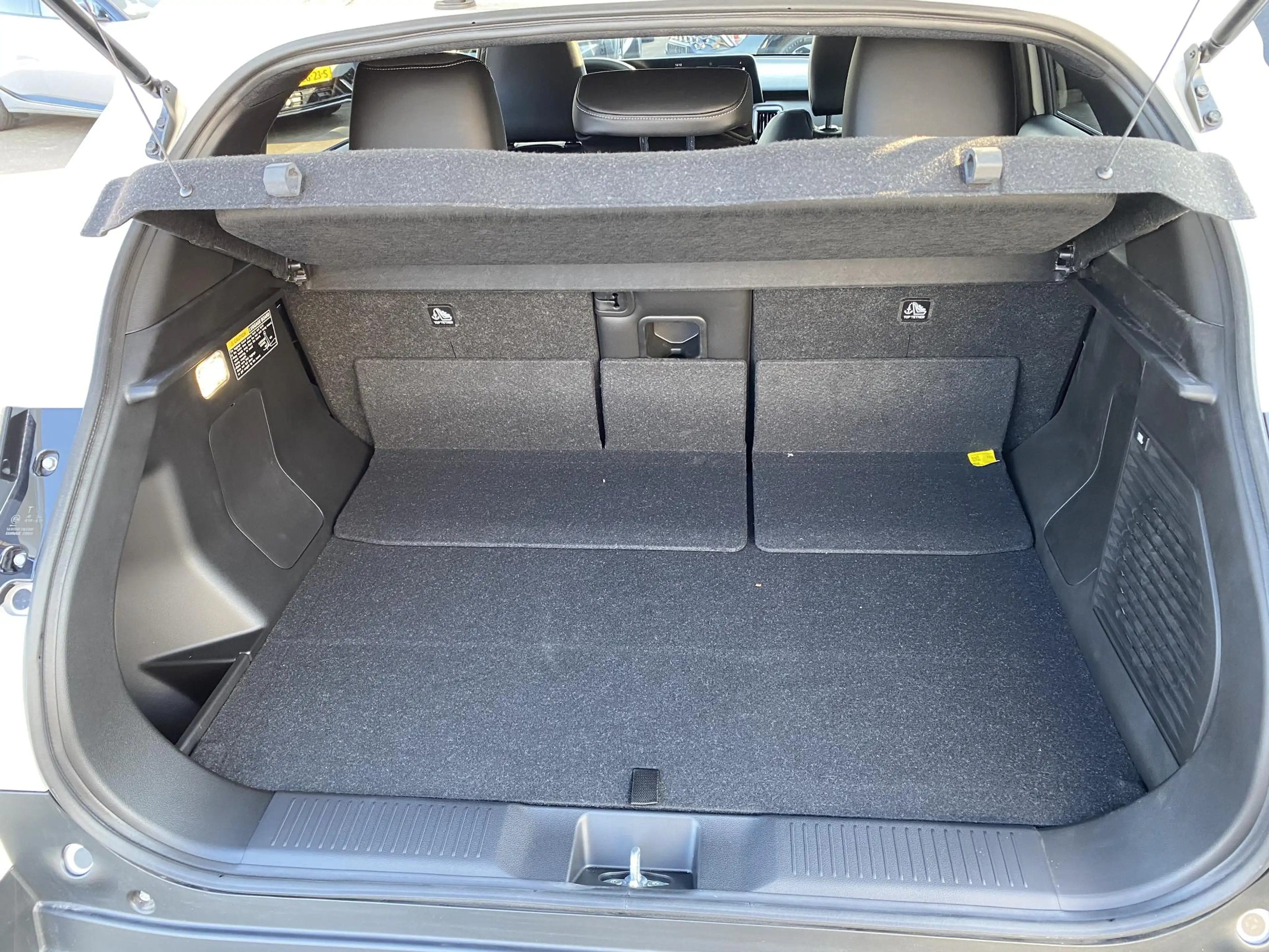 Toyota Urban Cruiser Executive 61 kWh Nieuw! Panoramadak, 360° camea, n — photo 8