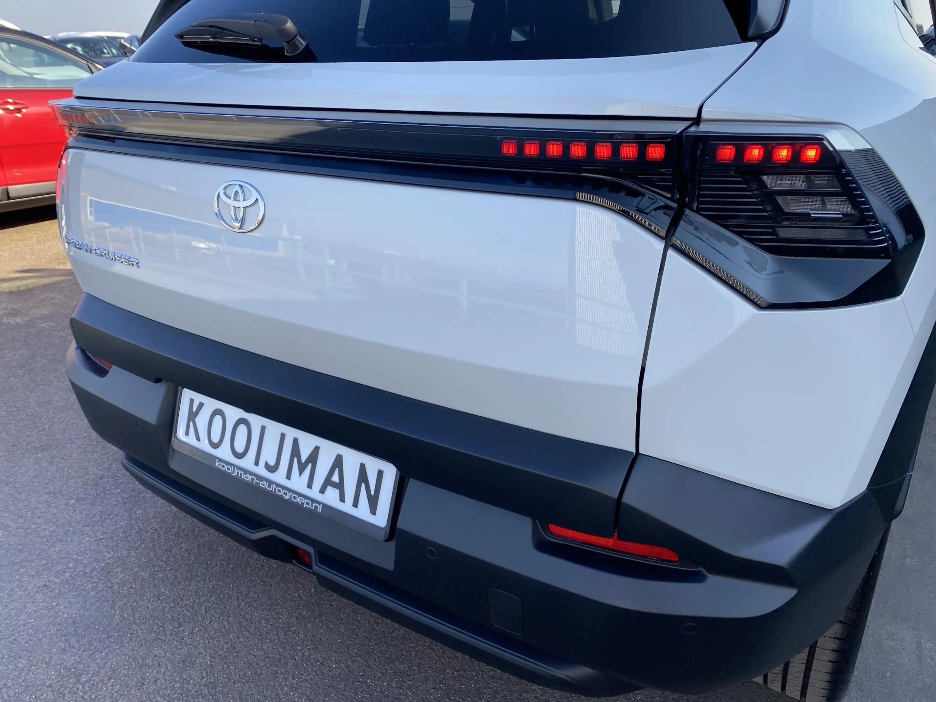 Toyota Urban Cruiser Executive 61 kWh Nieuw! Panoramadak, 360° camea, n — photo 14