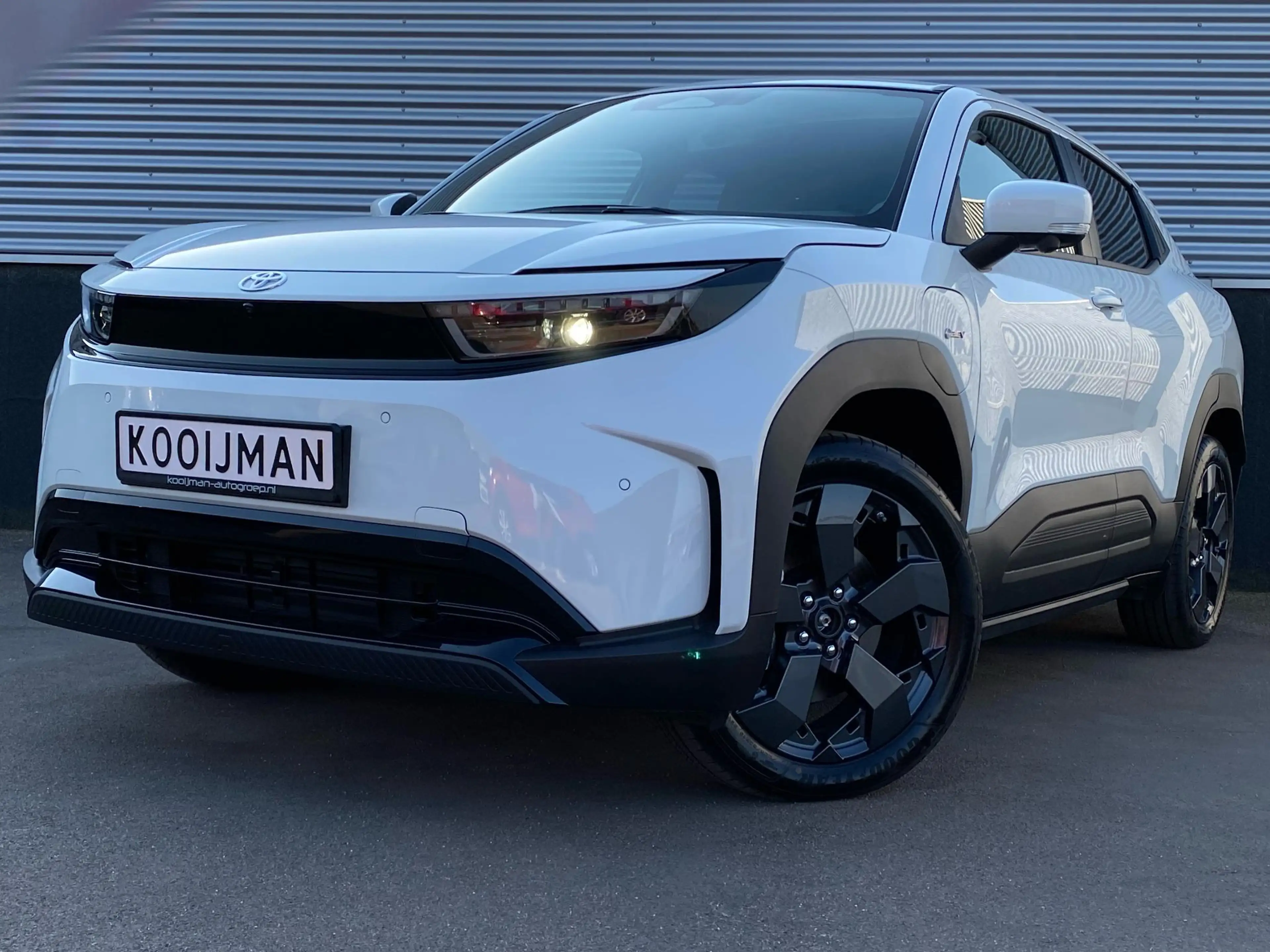 Toyota Urban Cruiser Executive 61 kWh Nieuw! Panoramadak, 360° camea, n — photo 2