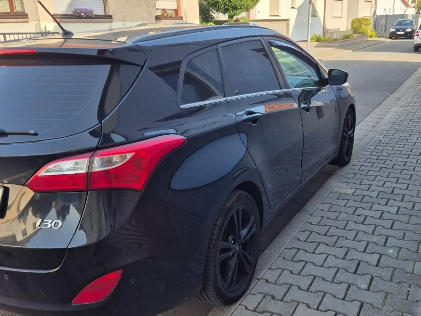 Hyundai i30 i30cw 1.6 CRDi Trend Schwarz - 2