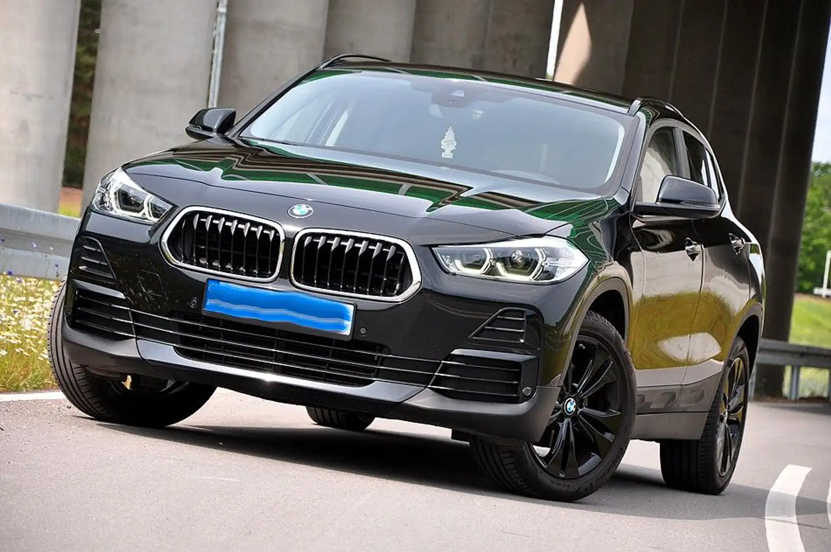 BMW X2 sDrive 18 d RFK Navi DAB Shadow-Line Schwarz - 1