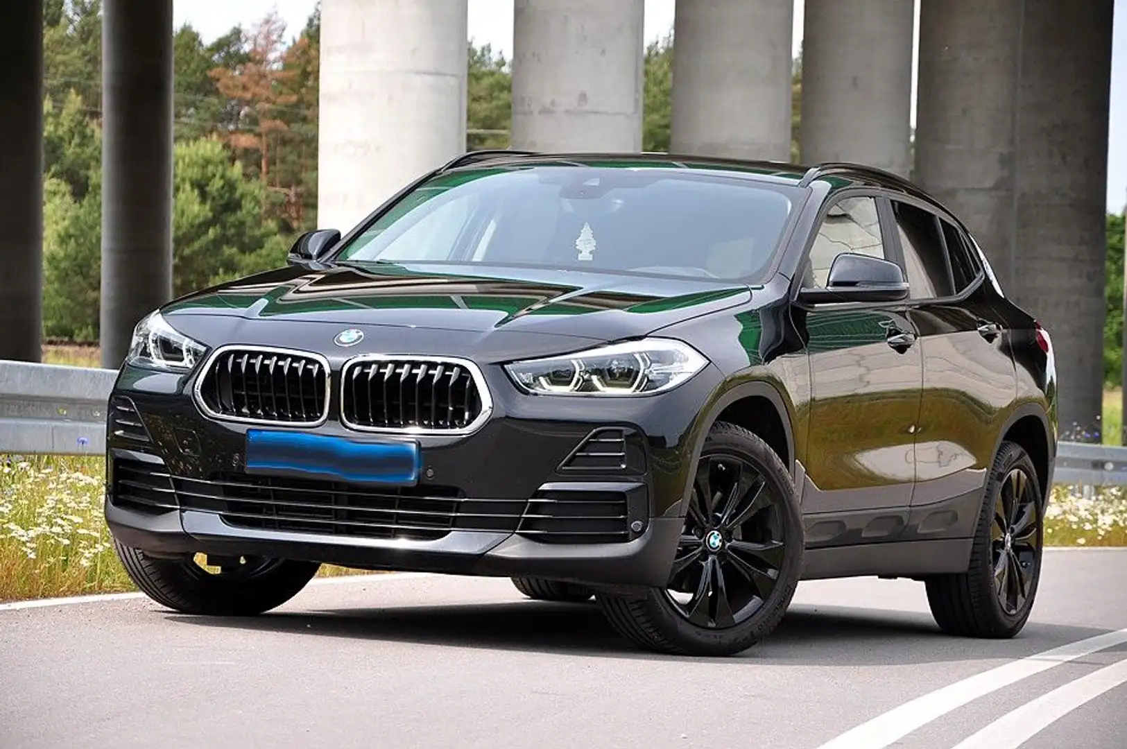 BMW X2 sDrive 18 d RFK Navi DAB Shadow-Line Schwarz - 2