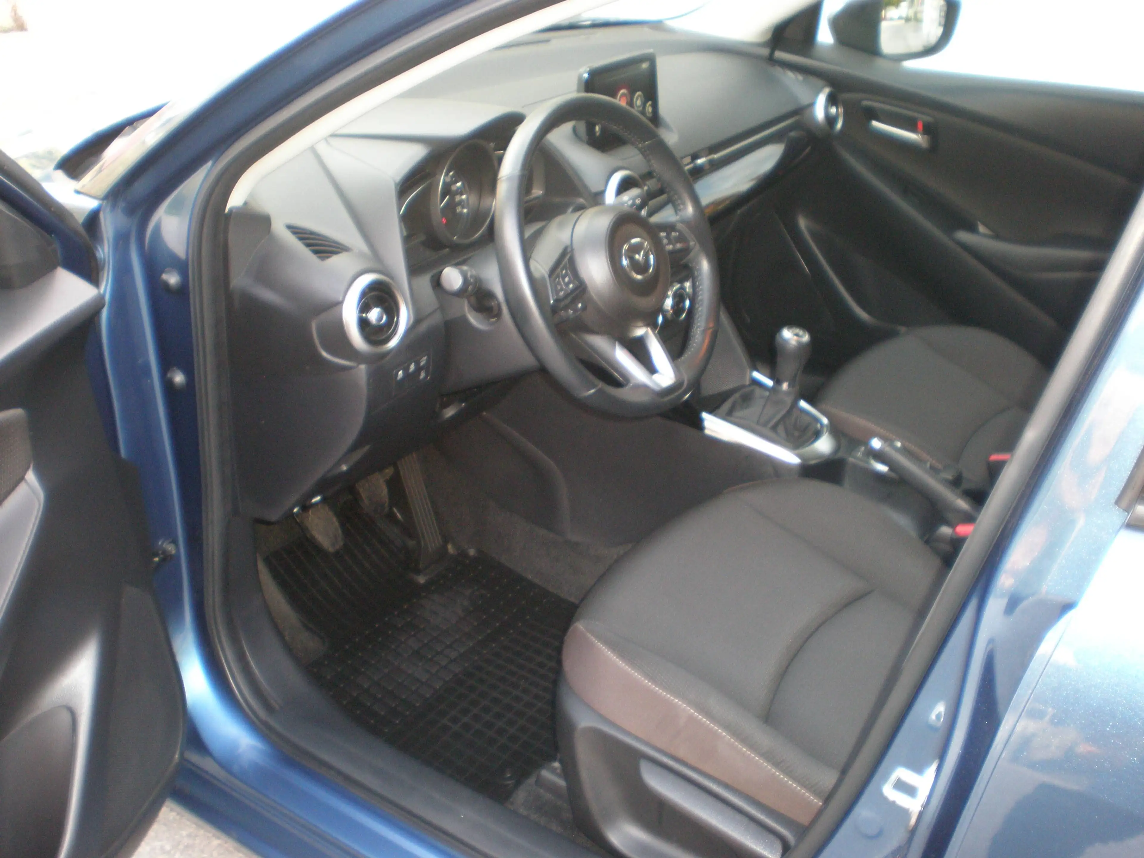 Mazda 2 G75 Takumi — photo 10