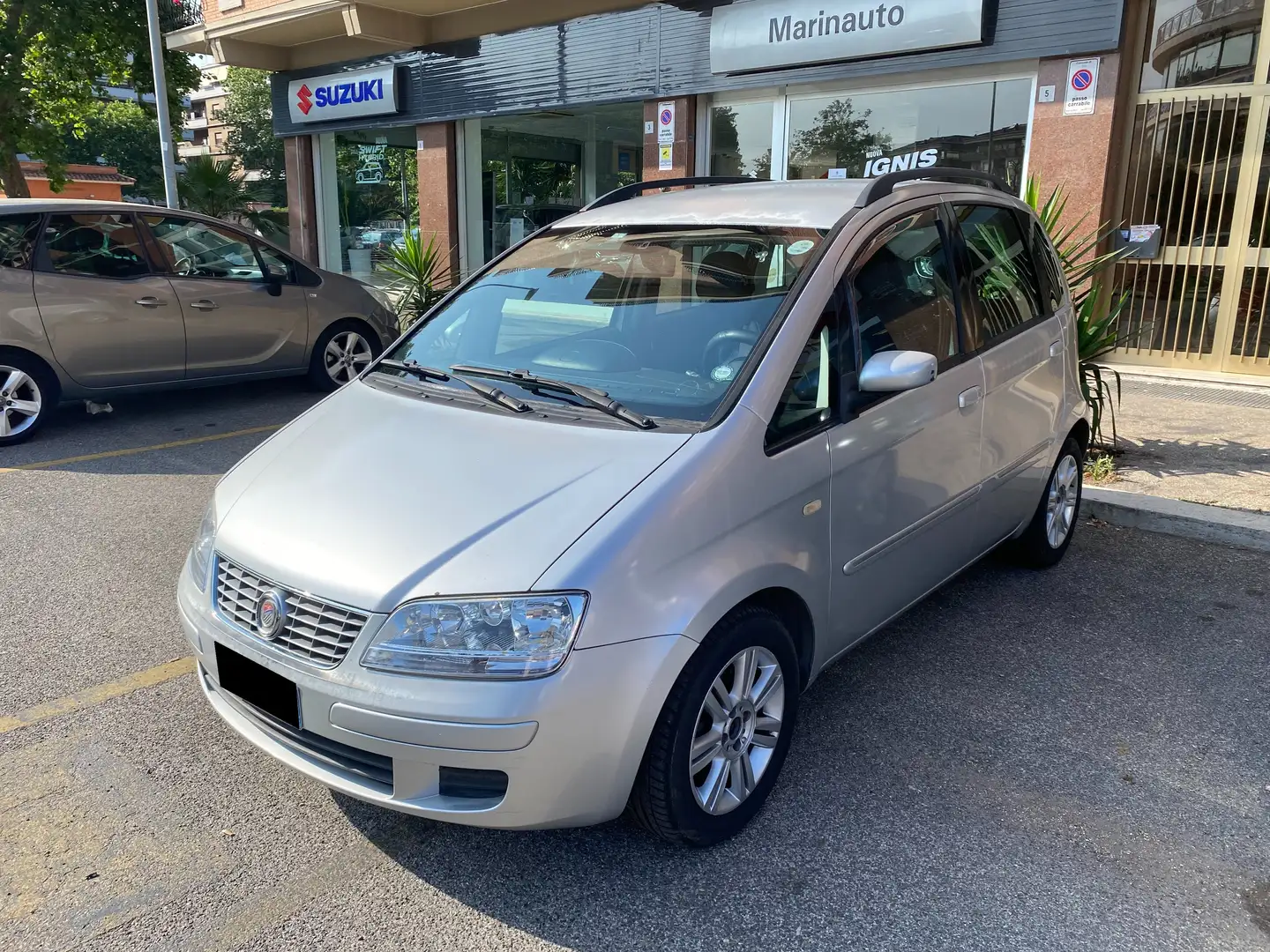 Fiat Idea 1.4 70Kw Gpl Plateado - 2