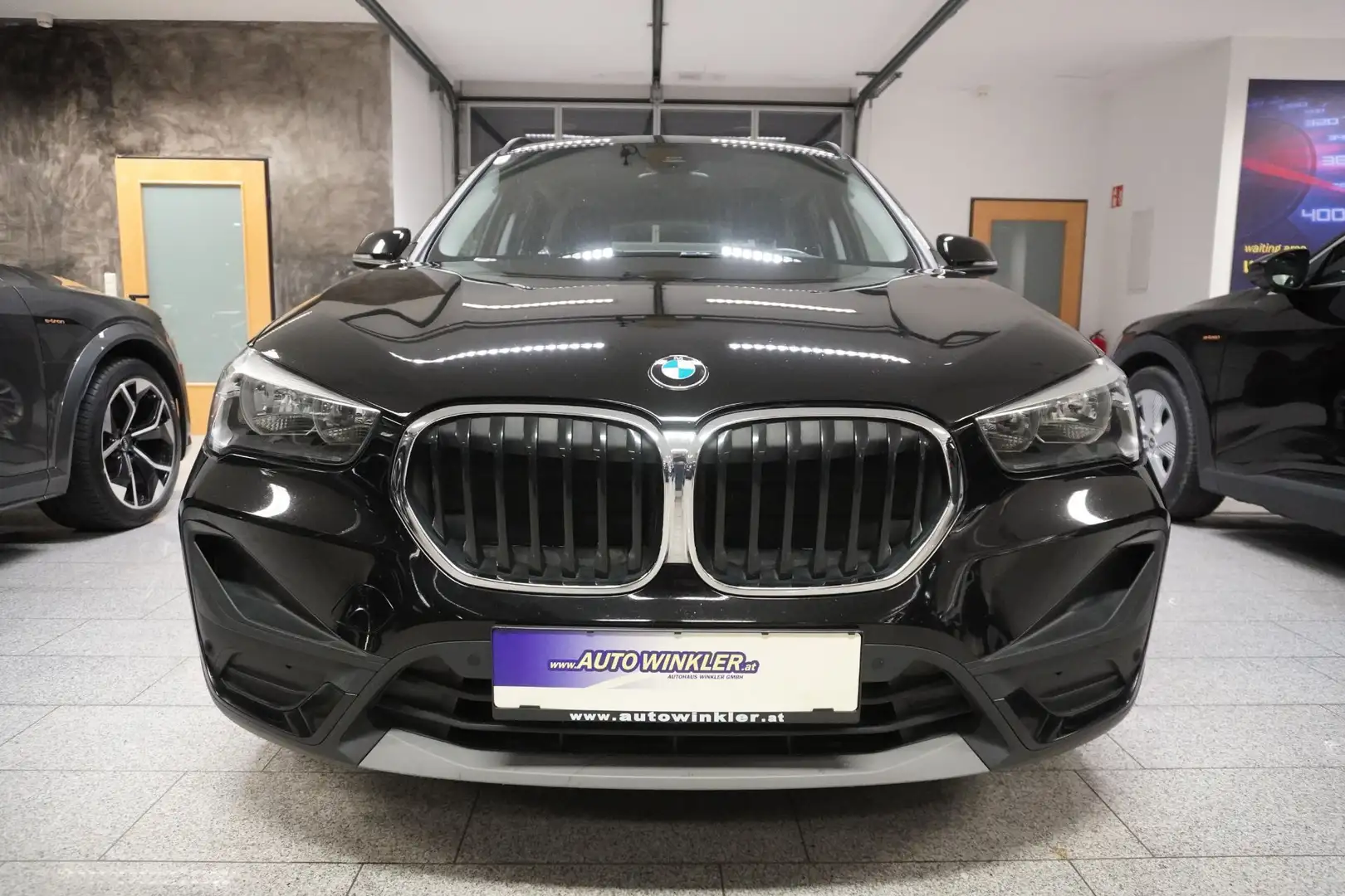 BMW X1 sDrive16d Advantage Kamera/Navi Schwarz - 2