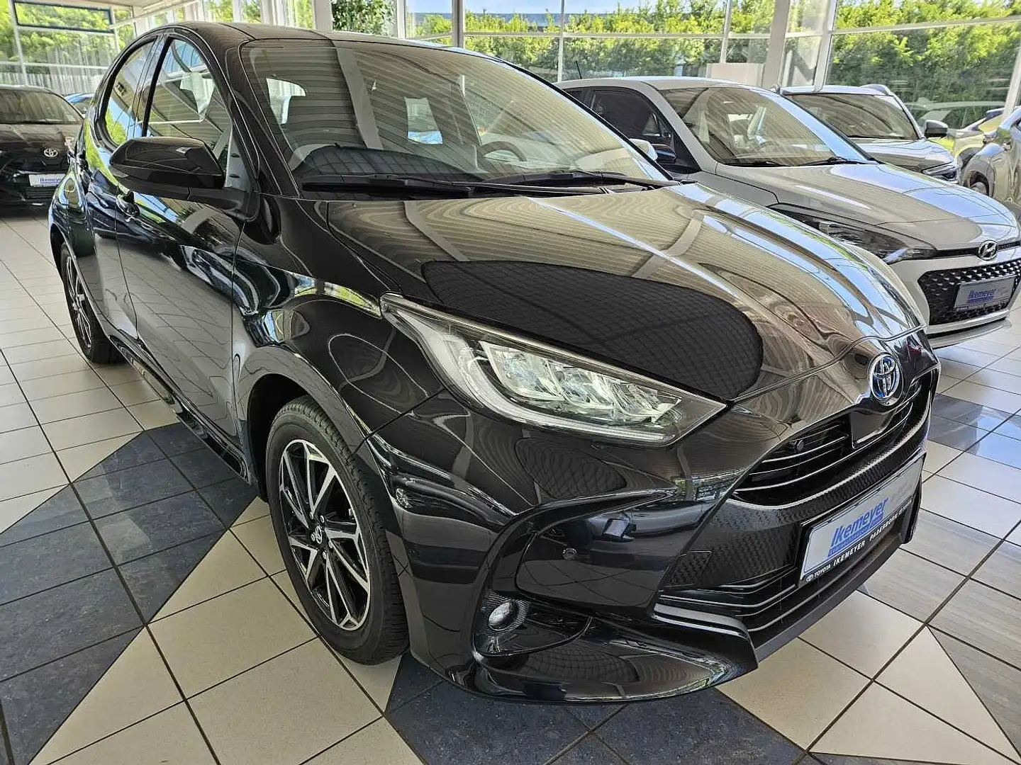 Toyota Yaris Hybrid 1.5 Team D Technik-Paket Comfort-Paket LED Negro - 2