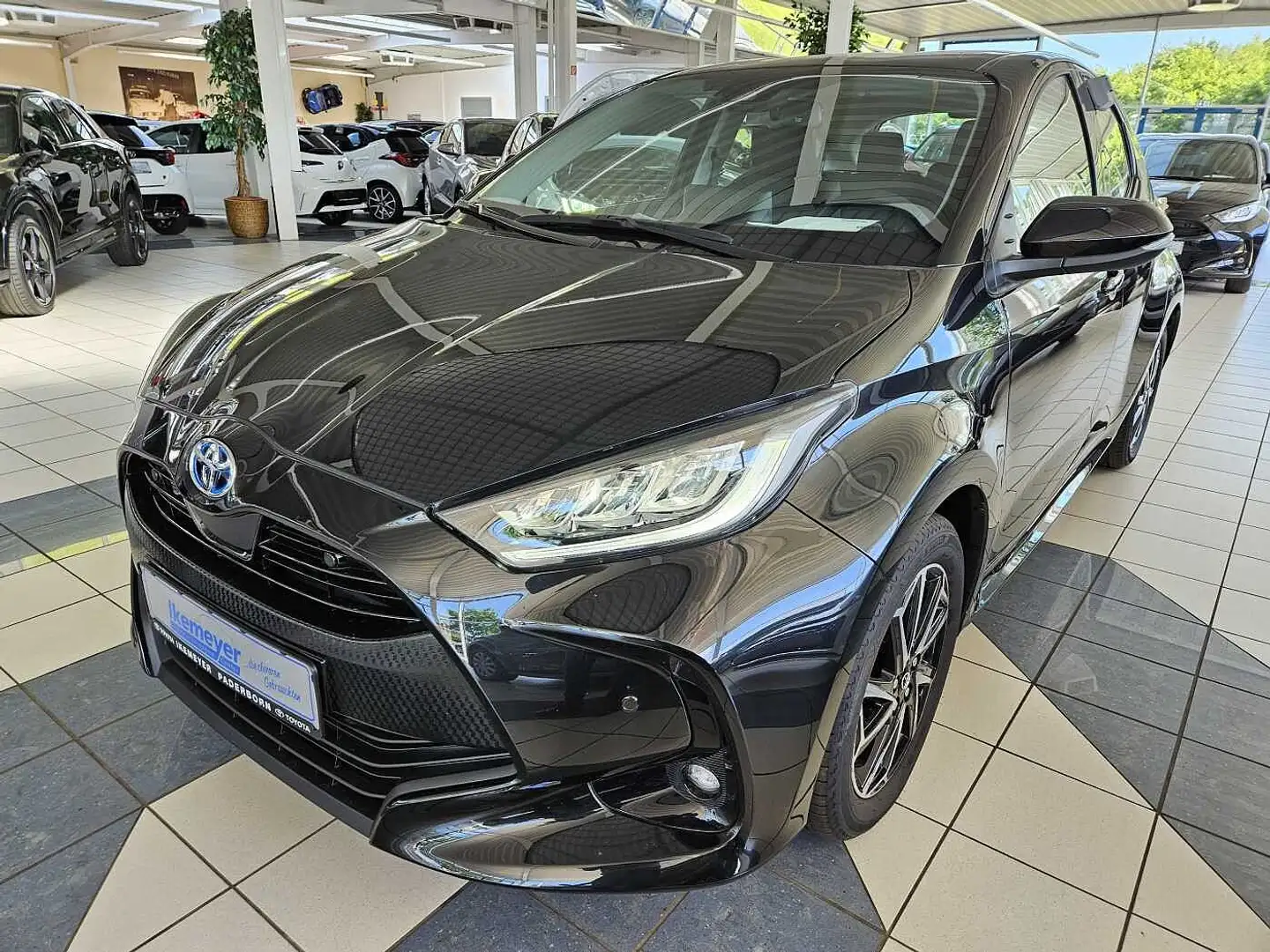 Toyota Yaris Hybrid 1.5 Team D Technik-Paket Comfort-Paket LED Negro - 1