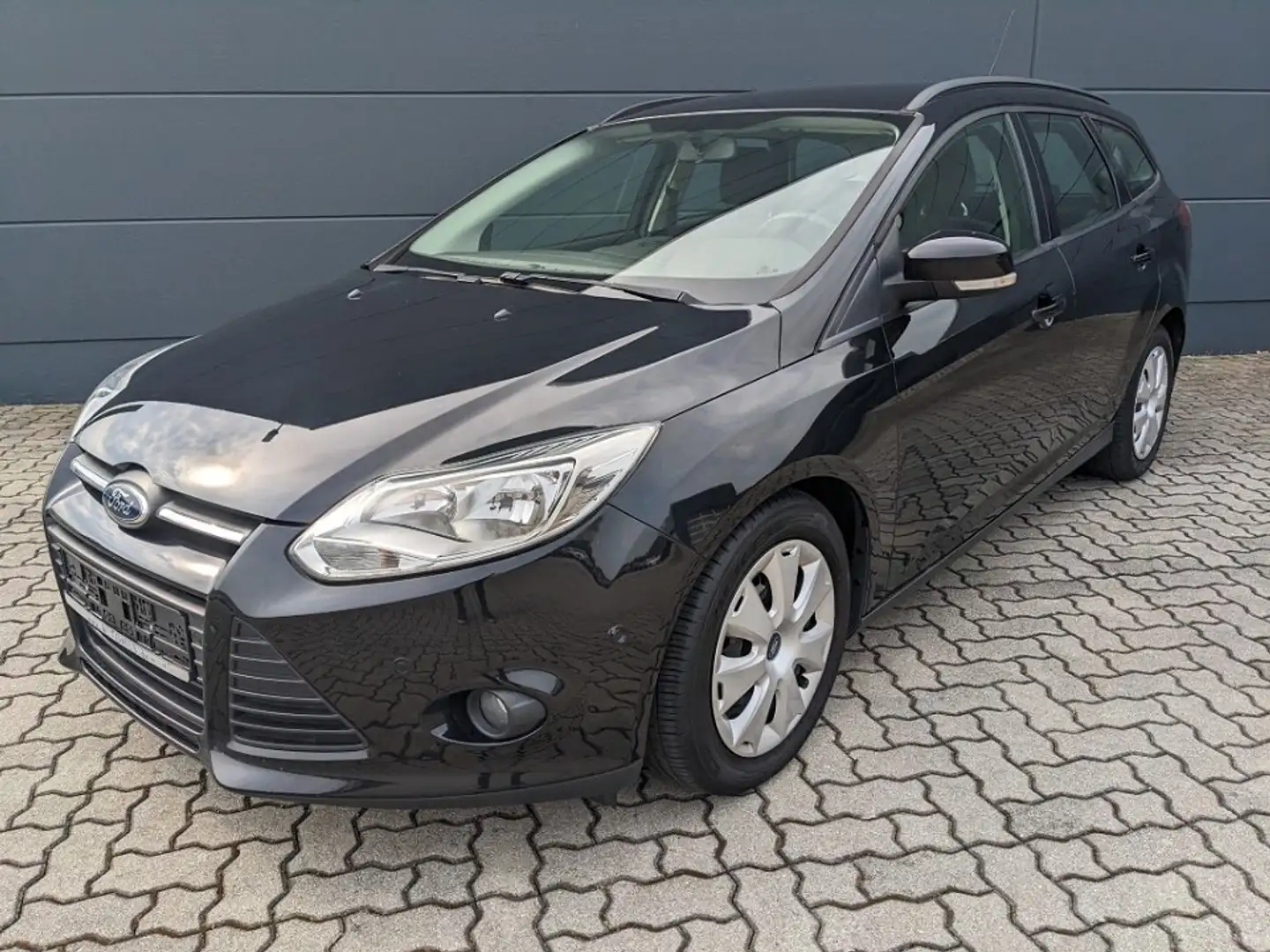 Ford Focus Turnier 1.6l TDCi Trend AHK Navi PDC Klima Noir - 1