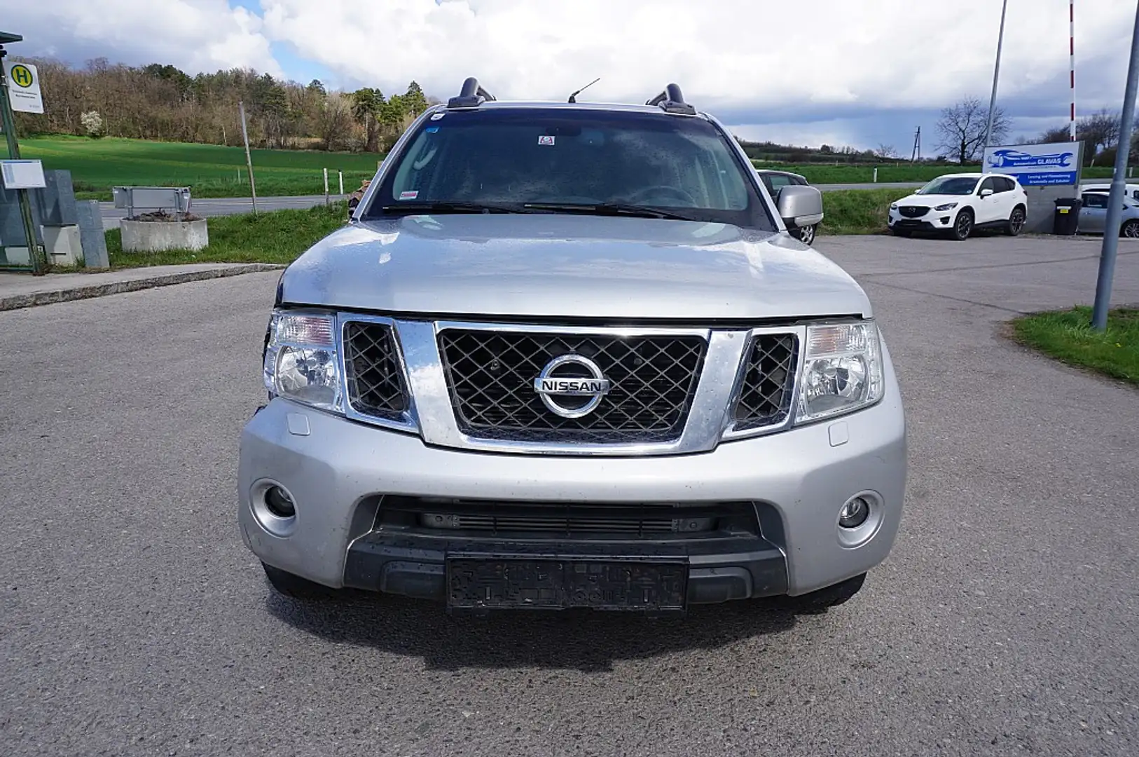 Nissan Navara LE 3,0 dci 4x4 DPF Aut. Сірий - 1