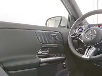 Annonce voiture d'occasion Mercedes-Benz GLA 180 - CARADIZE