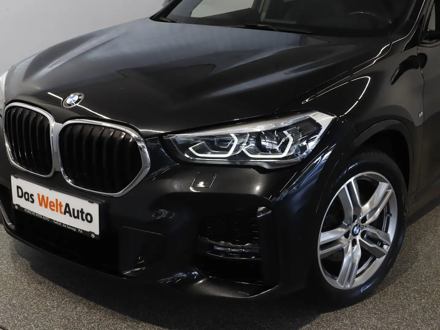 BMW X1 sDrive18i Aut. Schwarz - 2