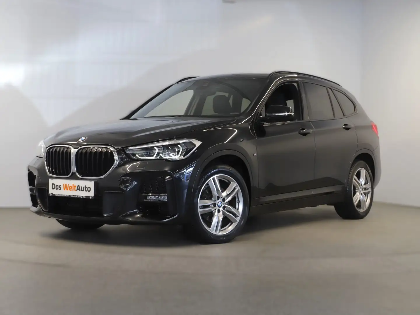 BMW X1 sDrive18i Aut. Schwarz - 1