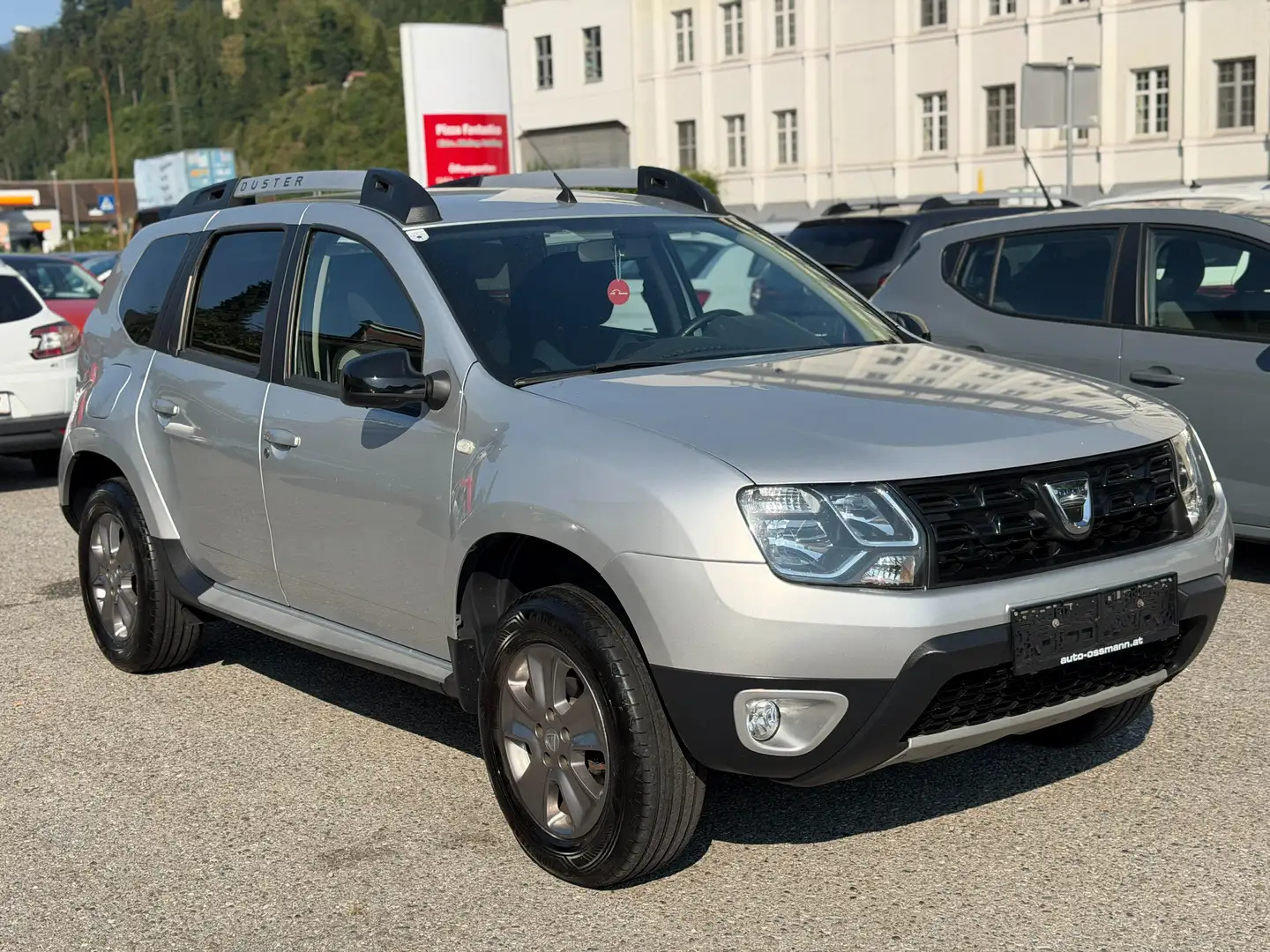 Dacia Duster 1.6 Benzin TÜV NEU Navi Silber - 1