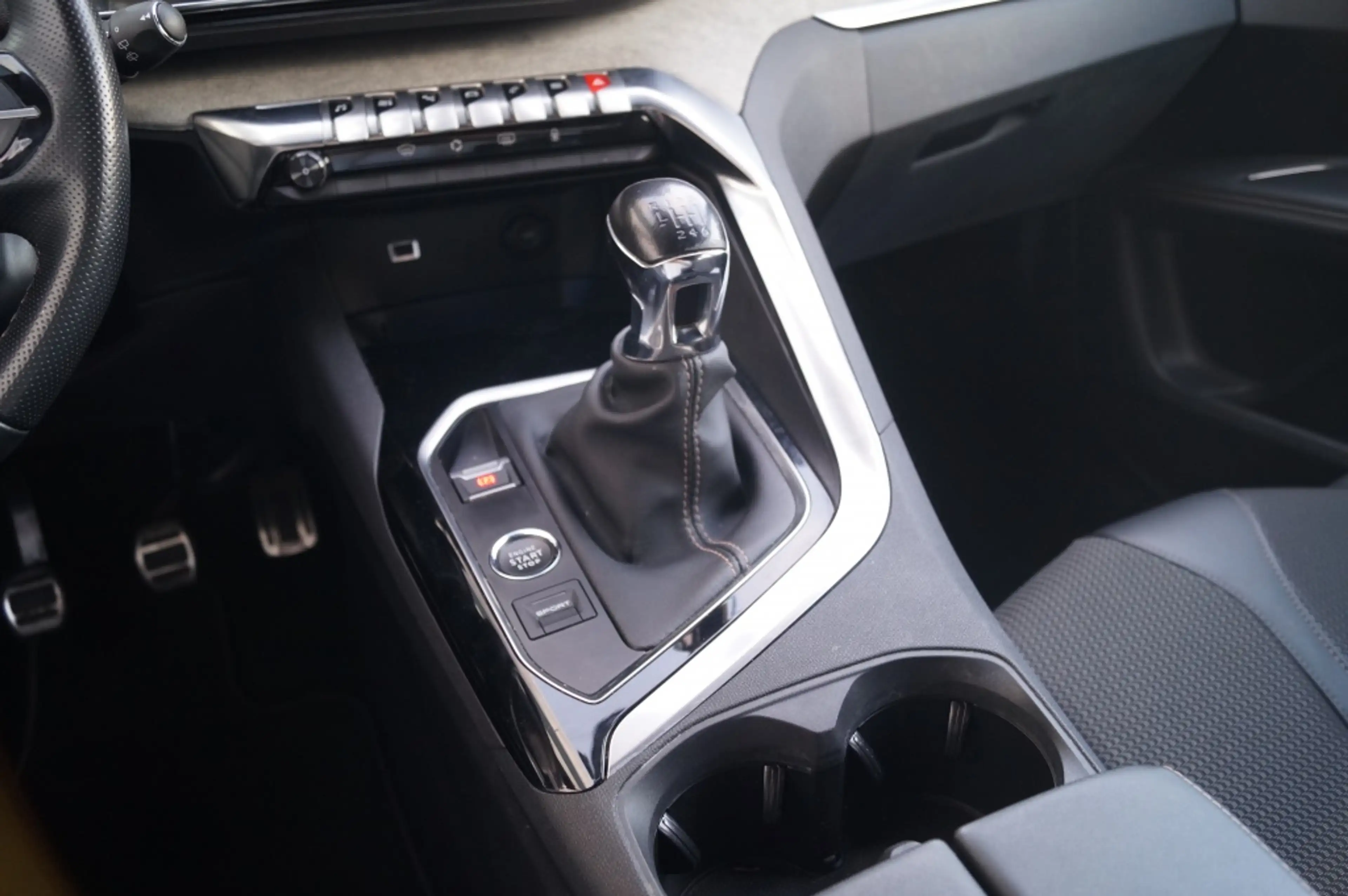 Peugeot 3008 1.2 PureTech 130pk GT -NAVI-ECC-CAM-TREKHAAK- — photo 28