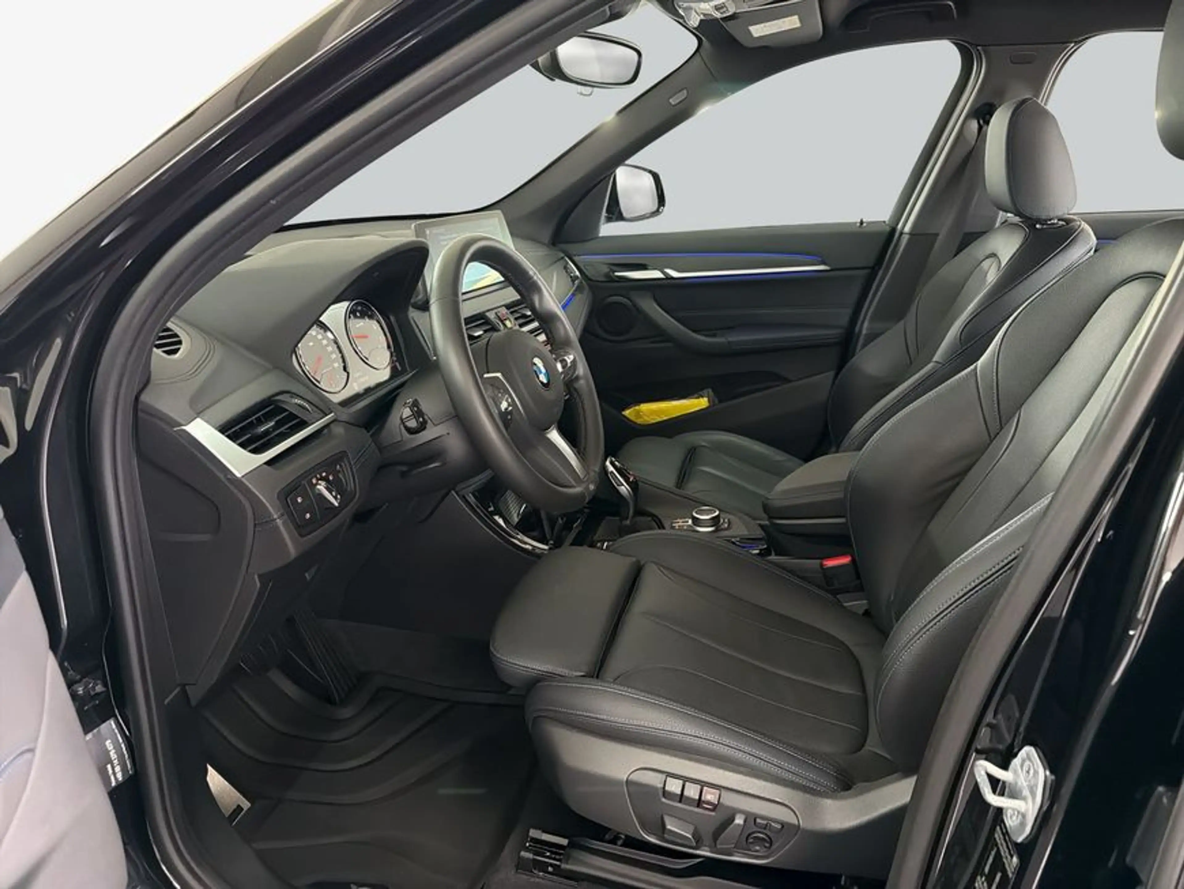 BMW X1 xDrive20i Aut. M-Paket LED HeadUp Navi — photo 10
