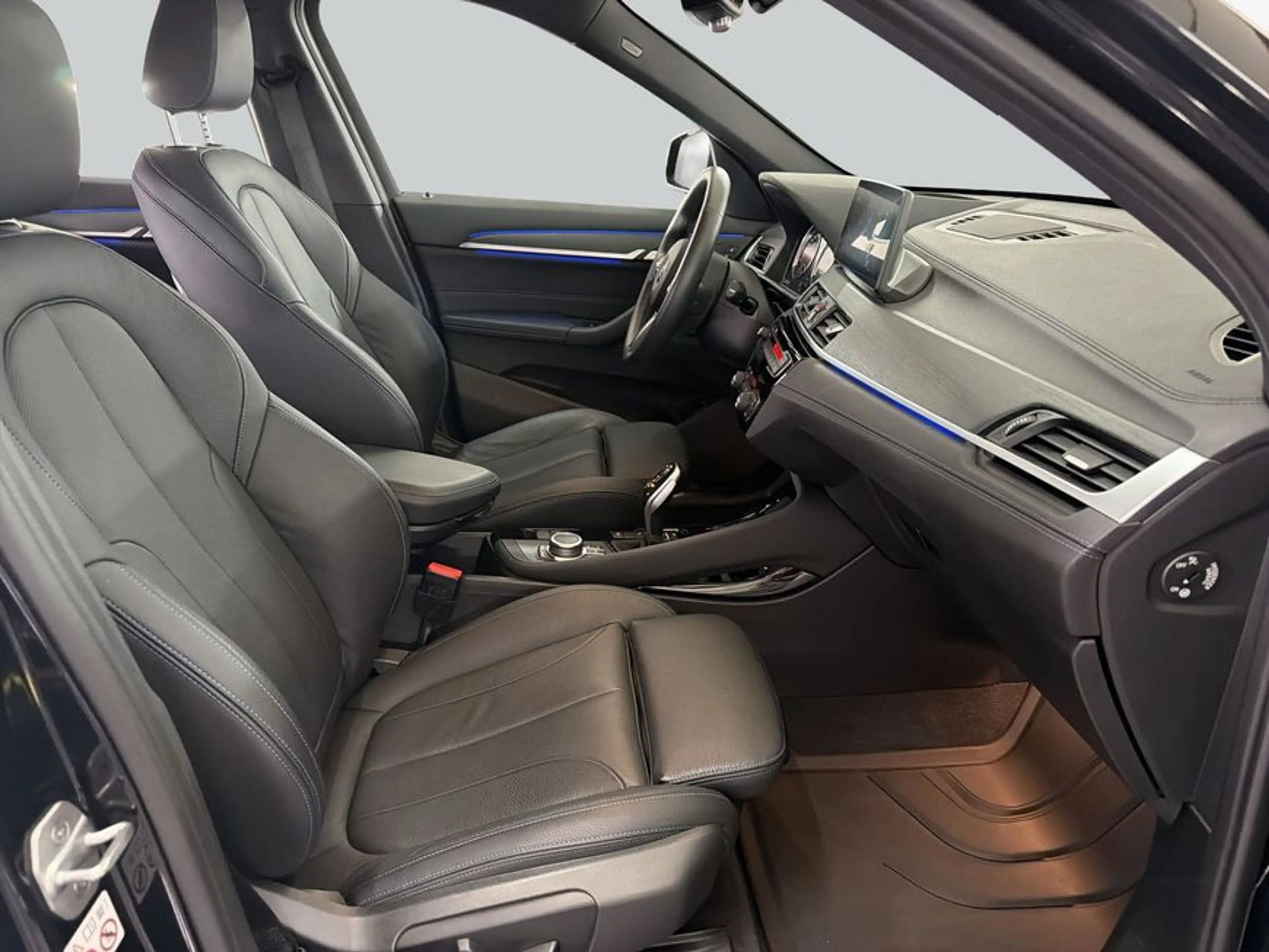 BMW X1 xDrive20i Aut. M-Paket LED HeadUp Navi — photo 13