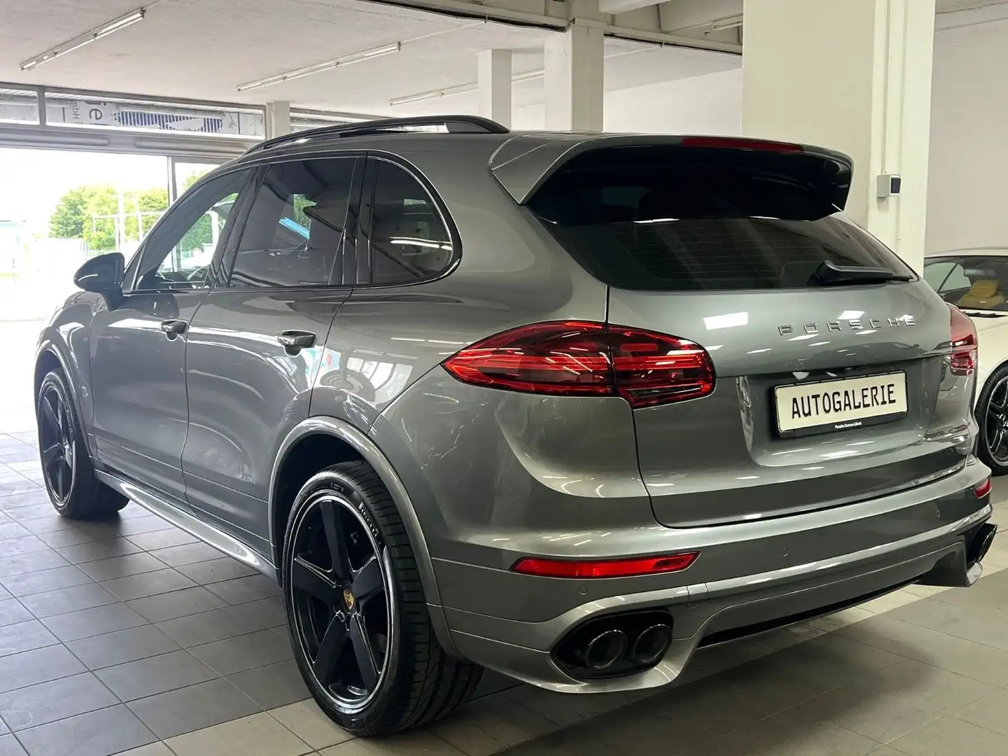 Porsche Cayenne S Diesel 4.2 V8 | Sport Design - Pano! Grijs - 2