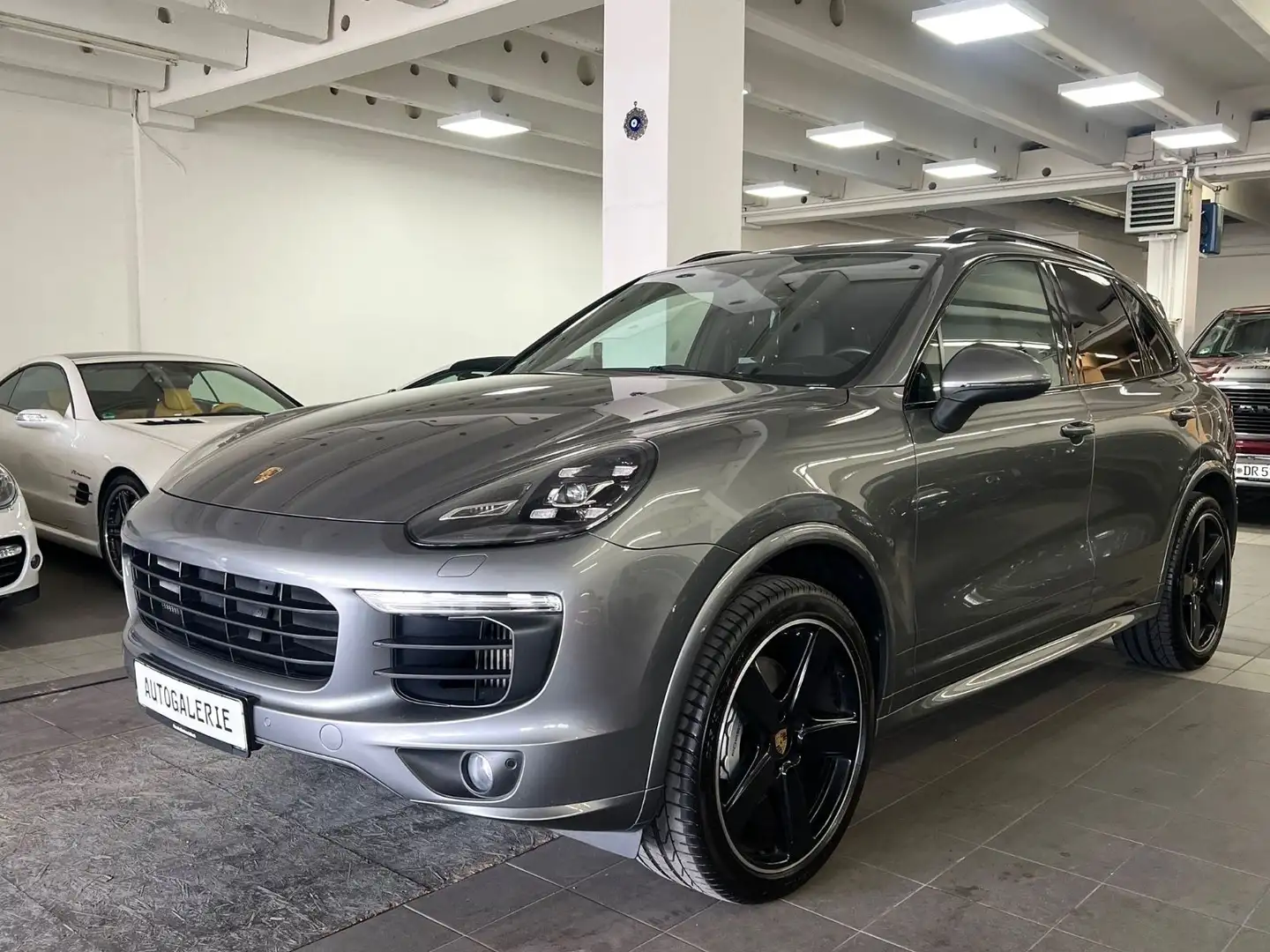 Porsche Cayenne S Diesel 4.2 V8 | Sport Design - Pano! Grijs - 1