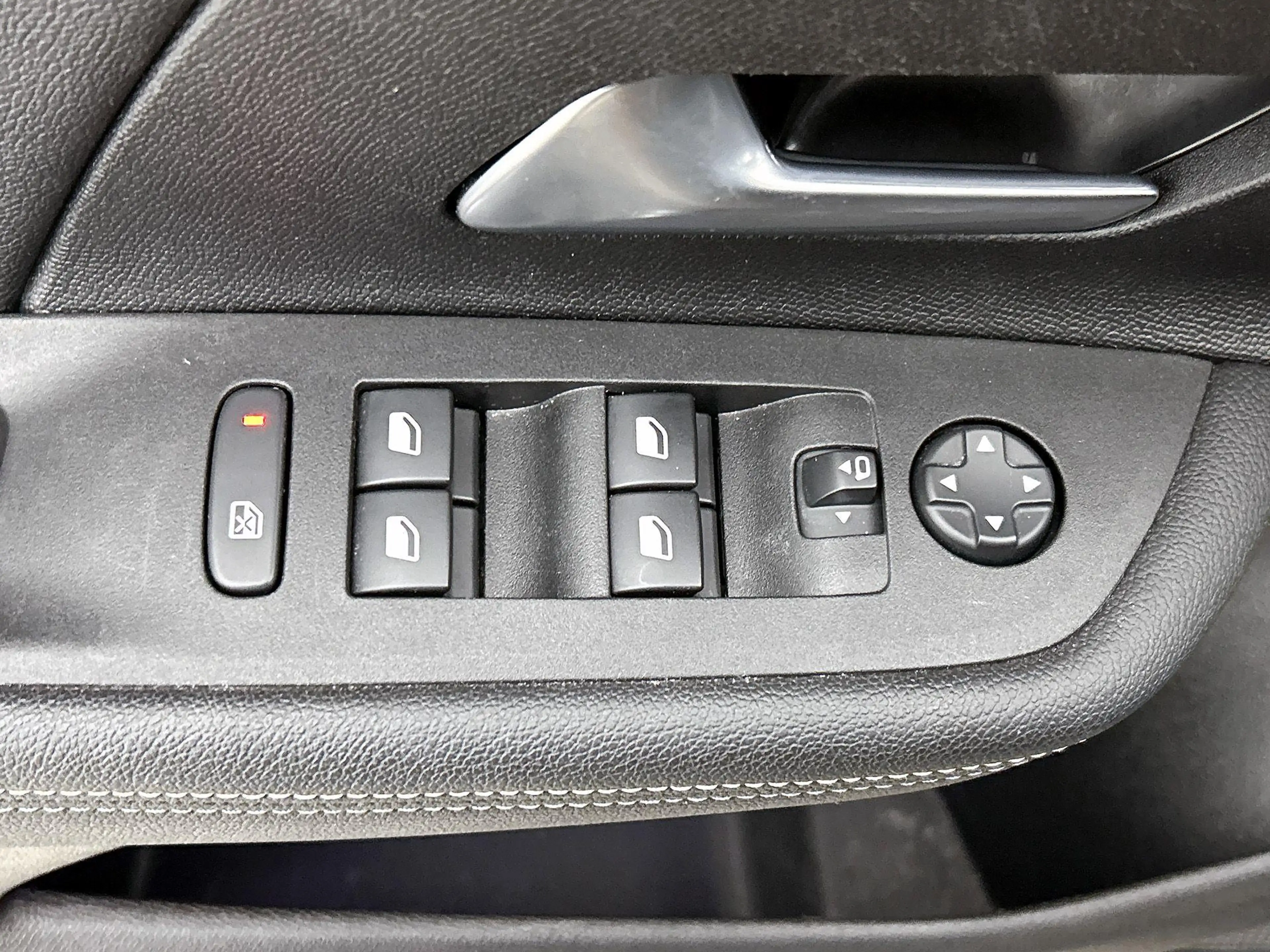 Opel Mokka-E Electric GS 54 kWh — photo 15