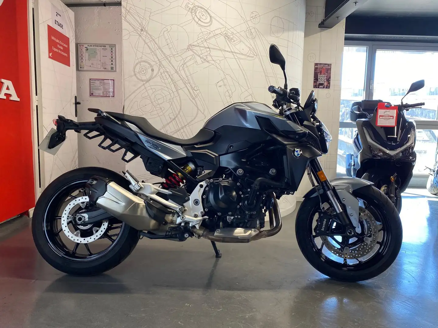 BMW F 900 R Gris - 2
