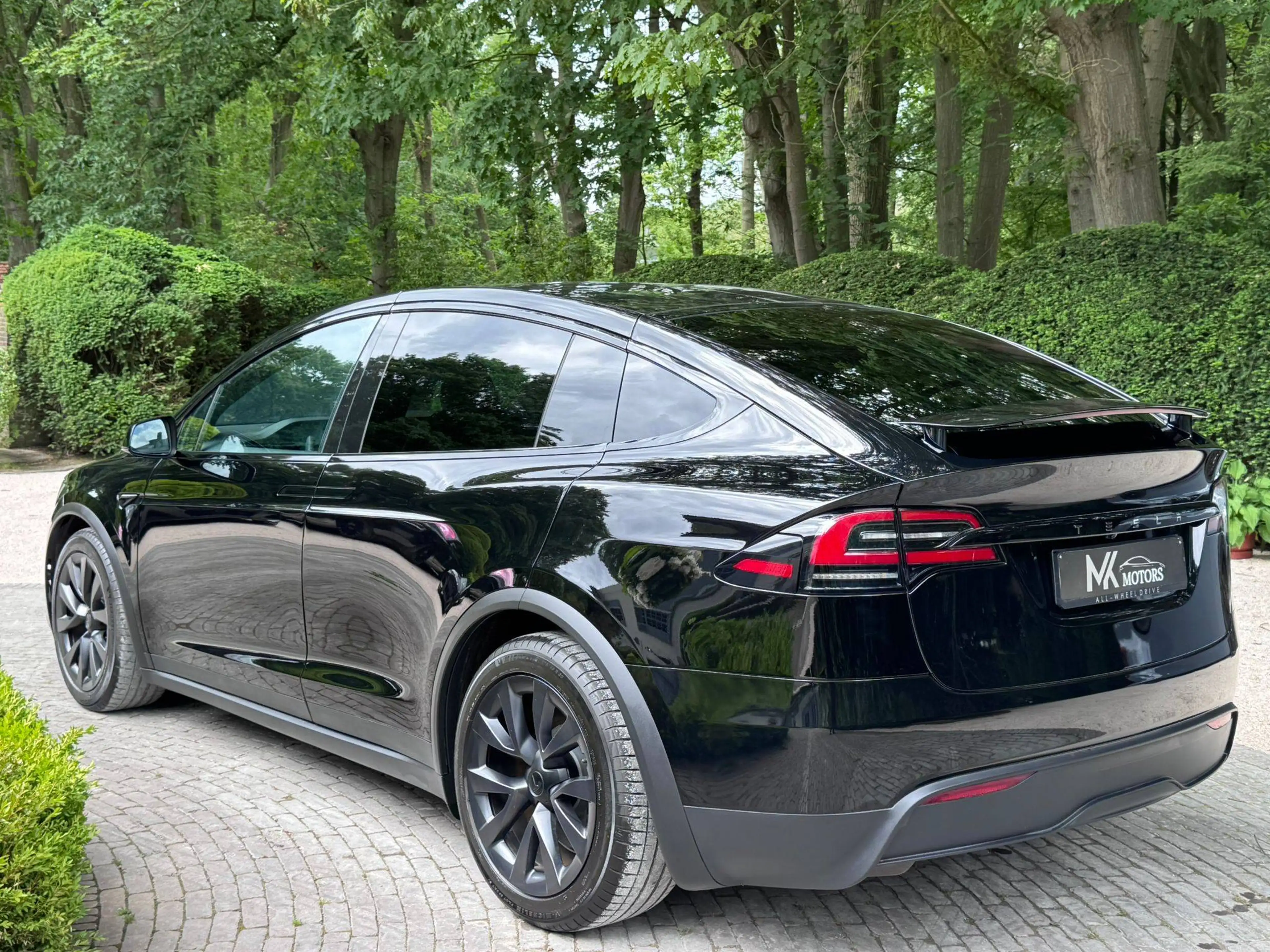 Tesla Model X Long Range AWD - Premium - All Black - towhook- Ventilated seats — photo 3