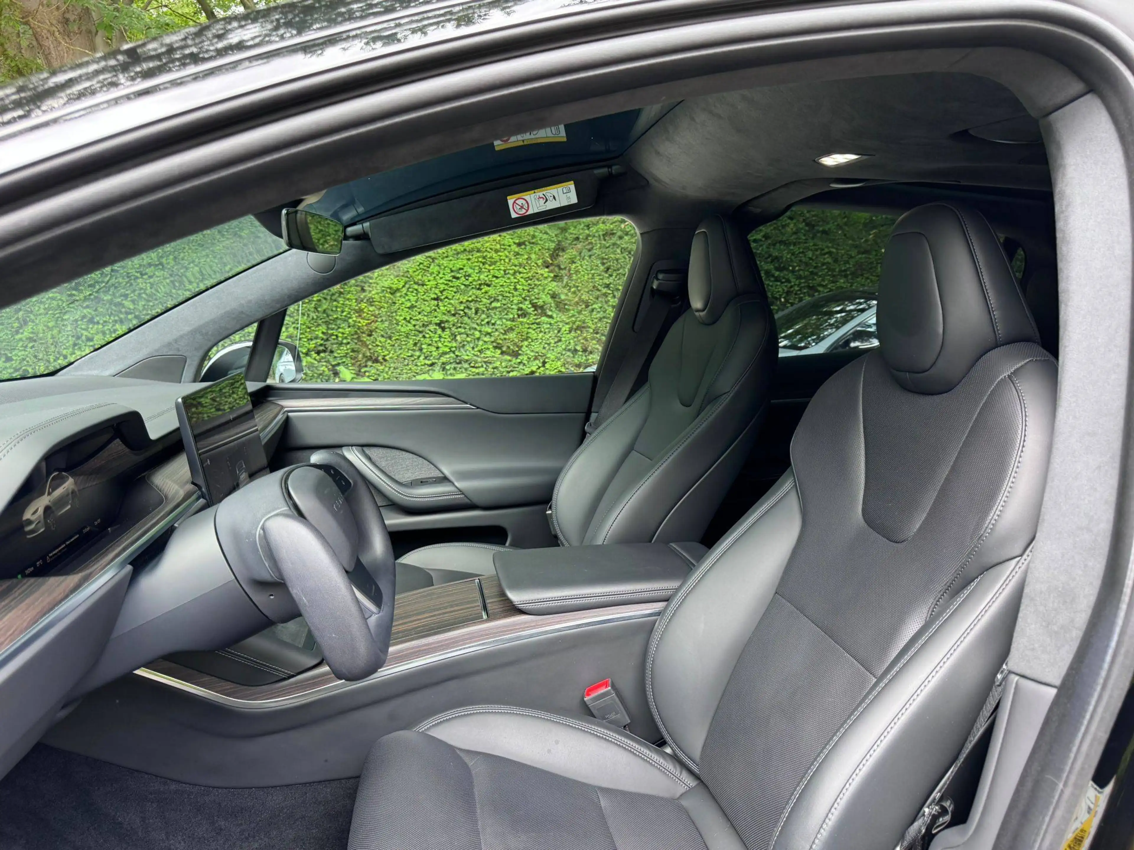 Tesla Model X Long Range AWD - Premium - All Black - towhook- Ventilated seats — photo 15