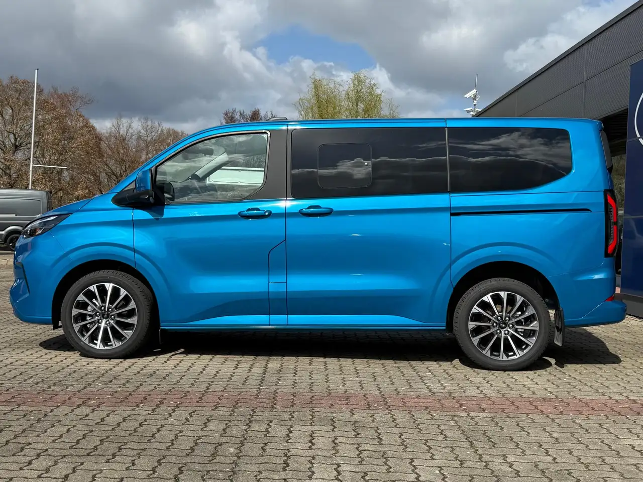 Ford Tourneo Custom L1H1 Titanium X Top Plus Ausstattung 3