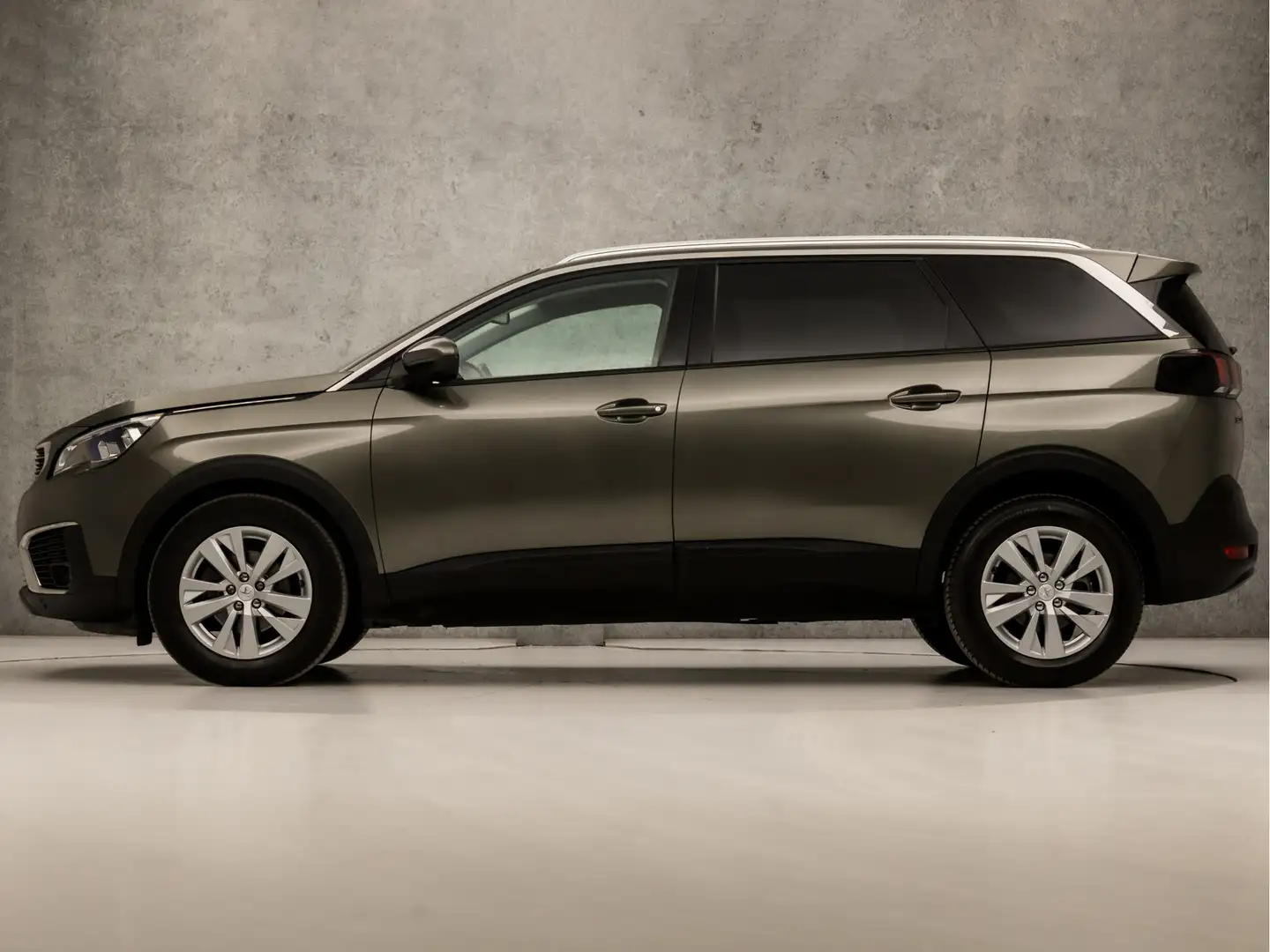 Peugeot 5008 1.2 PureTech Sport 7 Persoons (APPLE CARPLAY, GROO Grijs - 2