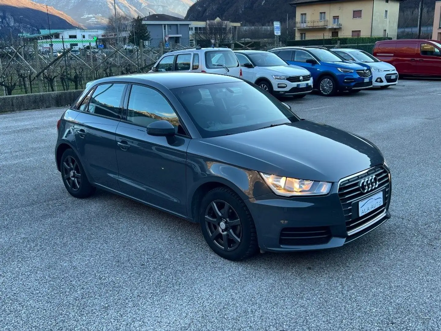 Audi A1 SPB 1.0 TFSI ultra S tronic Grau - 2