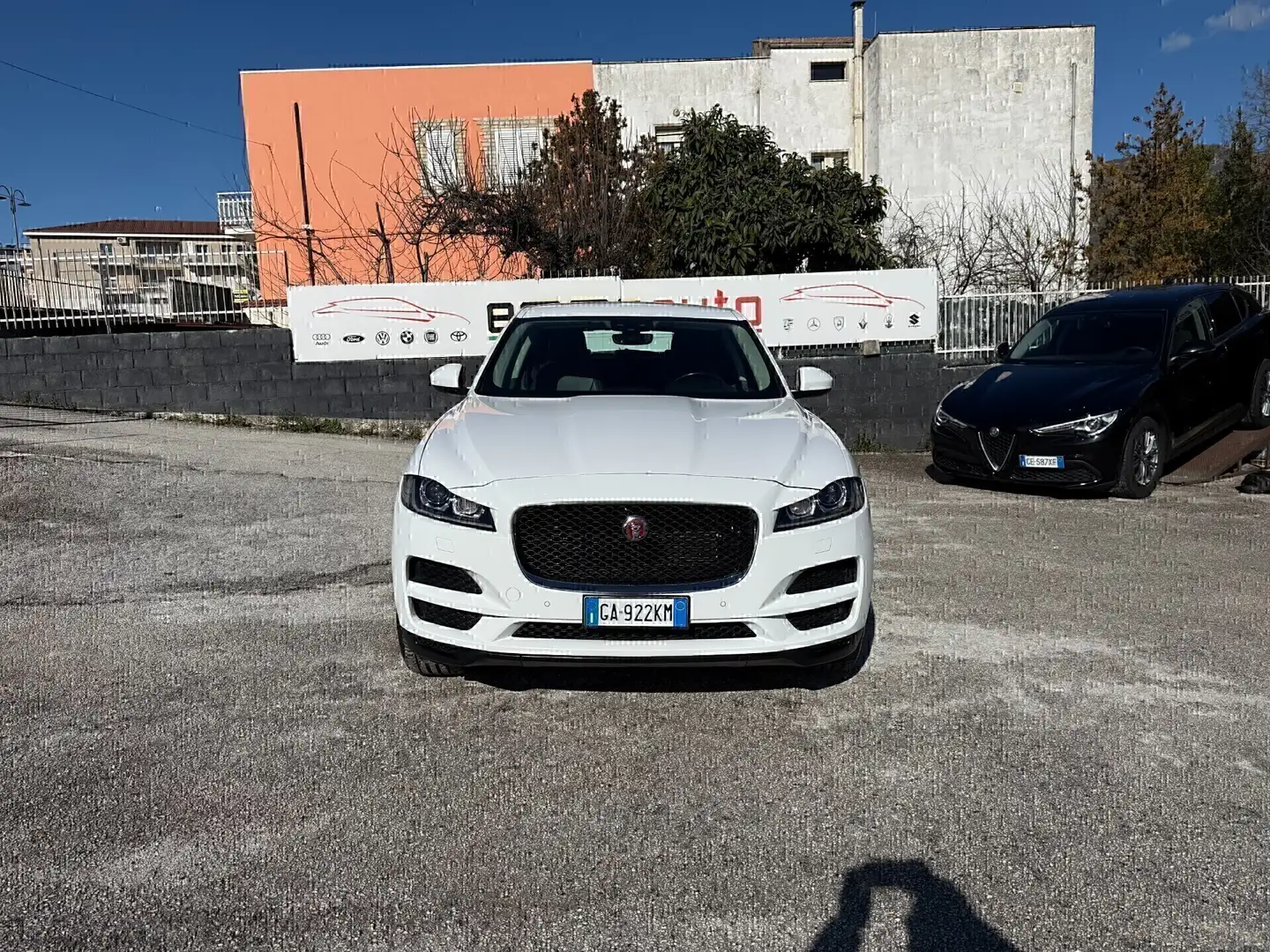 Jaguar F-Pace 2.0 D 180 CV AWD aut. Chequered Flag Weiß - 2